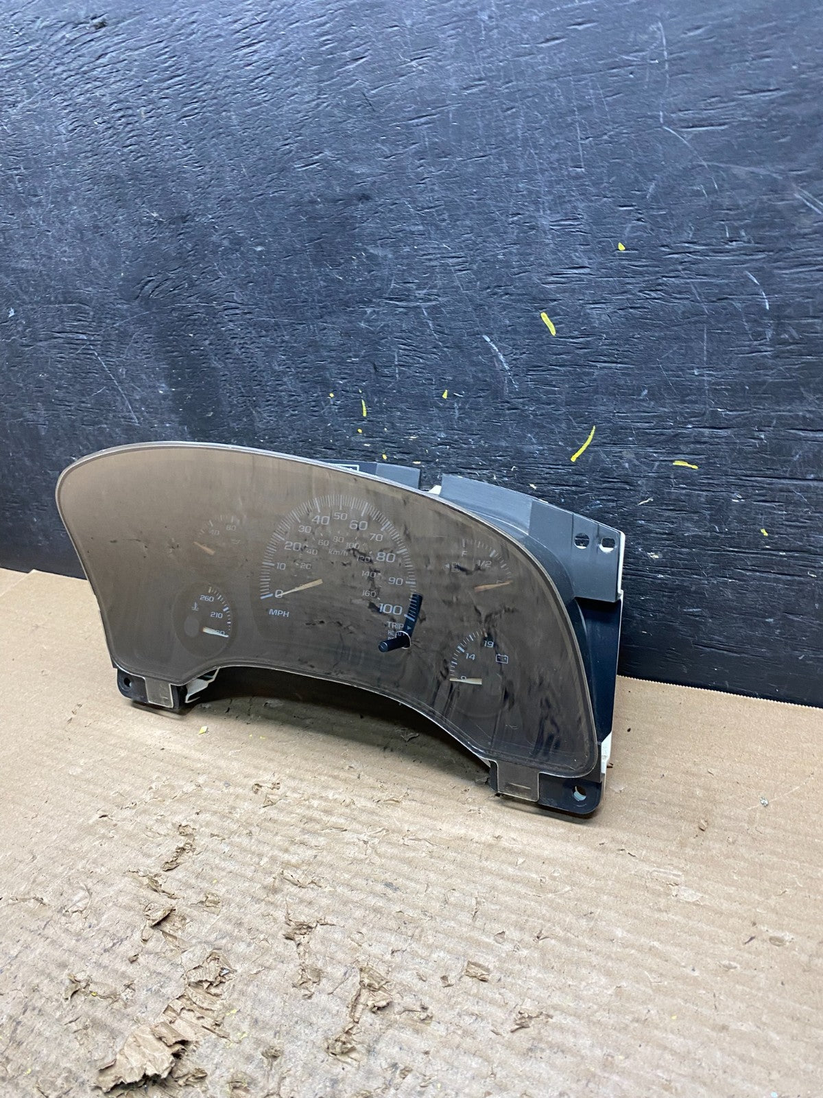 2003 to 2007 Chevrolet Express Speedometer Cluster Gauge 25755008 S9181 DG1
