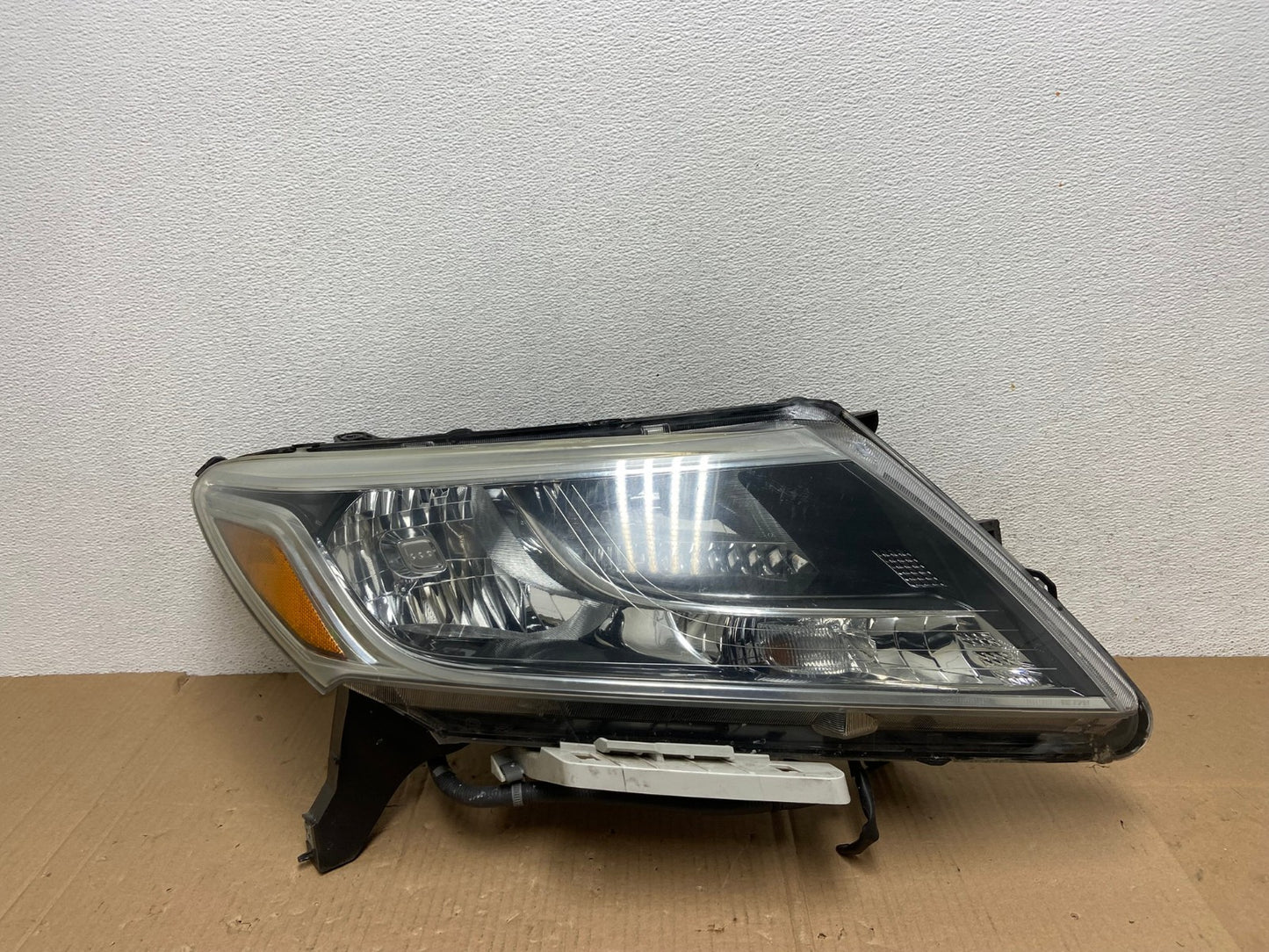 2013 to 2016 Nissan Pathfinder Right Passenger RH Side Headlight AE8999 LK0