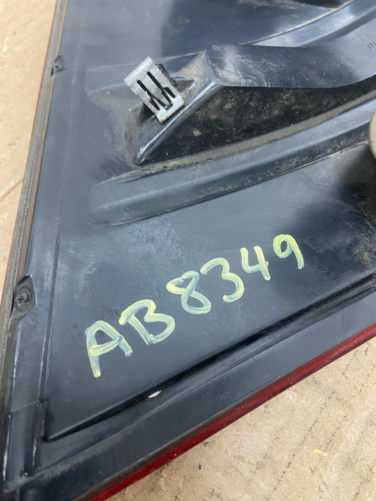 2004 to 2007 Ford Freestar Right Passenger RH Side Tail Light Oem AB8349 LK6