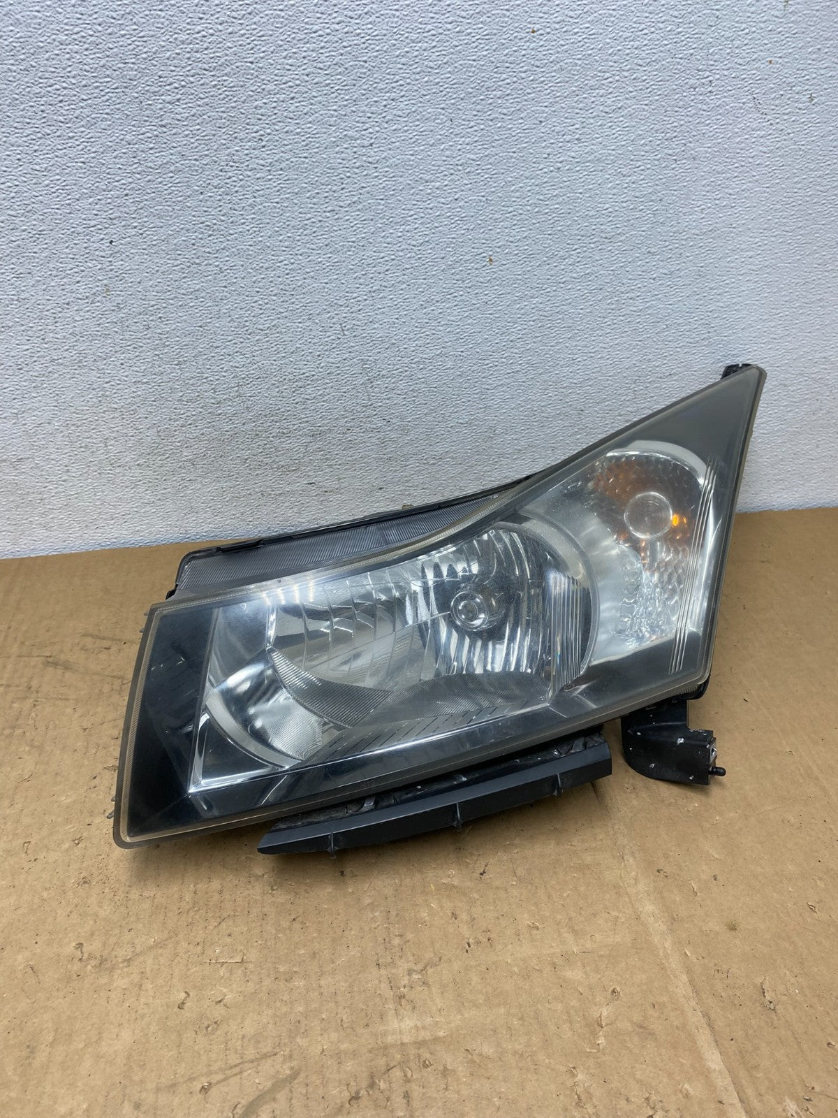 2011 to 2015 Chevrolet Cruze Halogen Left Driver LH Side Headlight AC8643 DW0