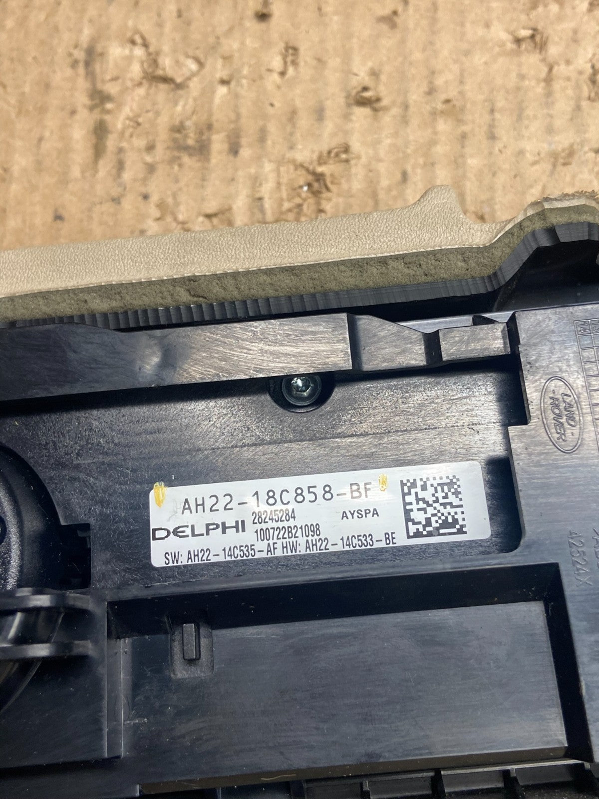 2010-2011 Land Rover Range Rover LR4 Radio Media Infotainment Controls AF1543 DG5