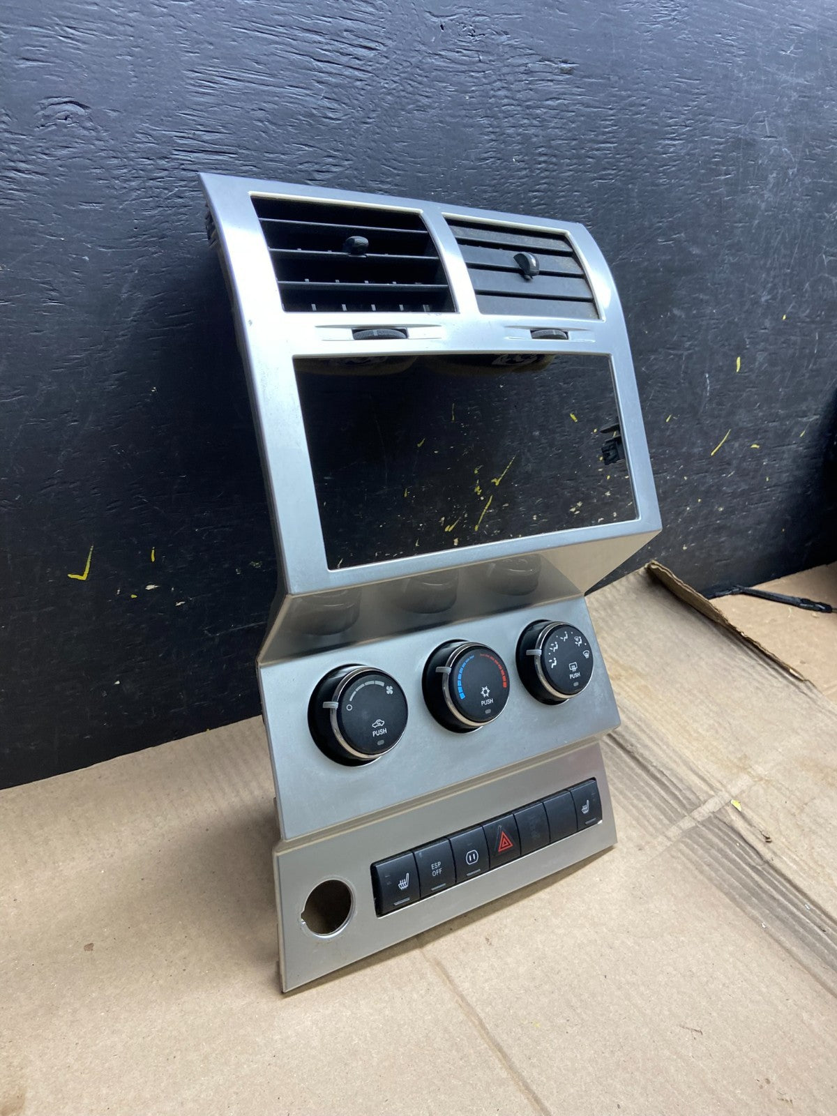 2007 to 2012 Dodge Nitro Dash Climate Temperature Control Radio Bezel x1723 DG2