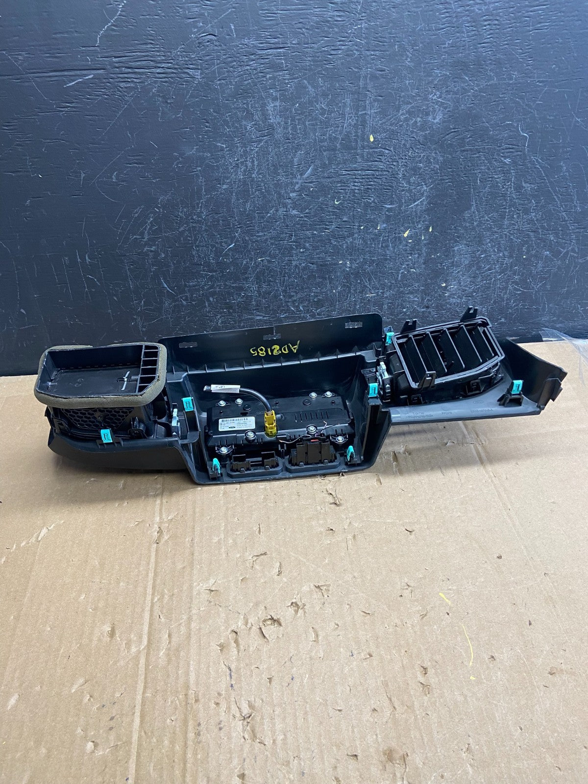 2020 to 2023 Ford Explorer Console Radio Display Screen Air Vents ad2185 DG3
