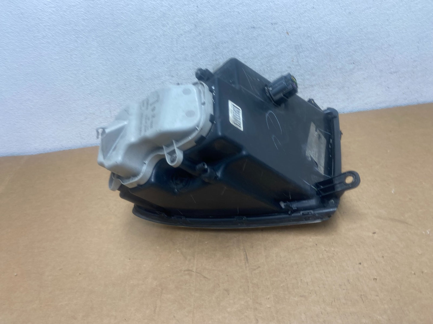 2005 to 2011 Cadillac STS Left Driver LH Side Xenon Headlight AD6039 DW13