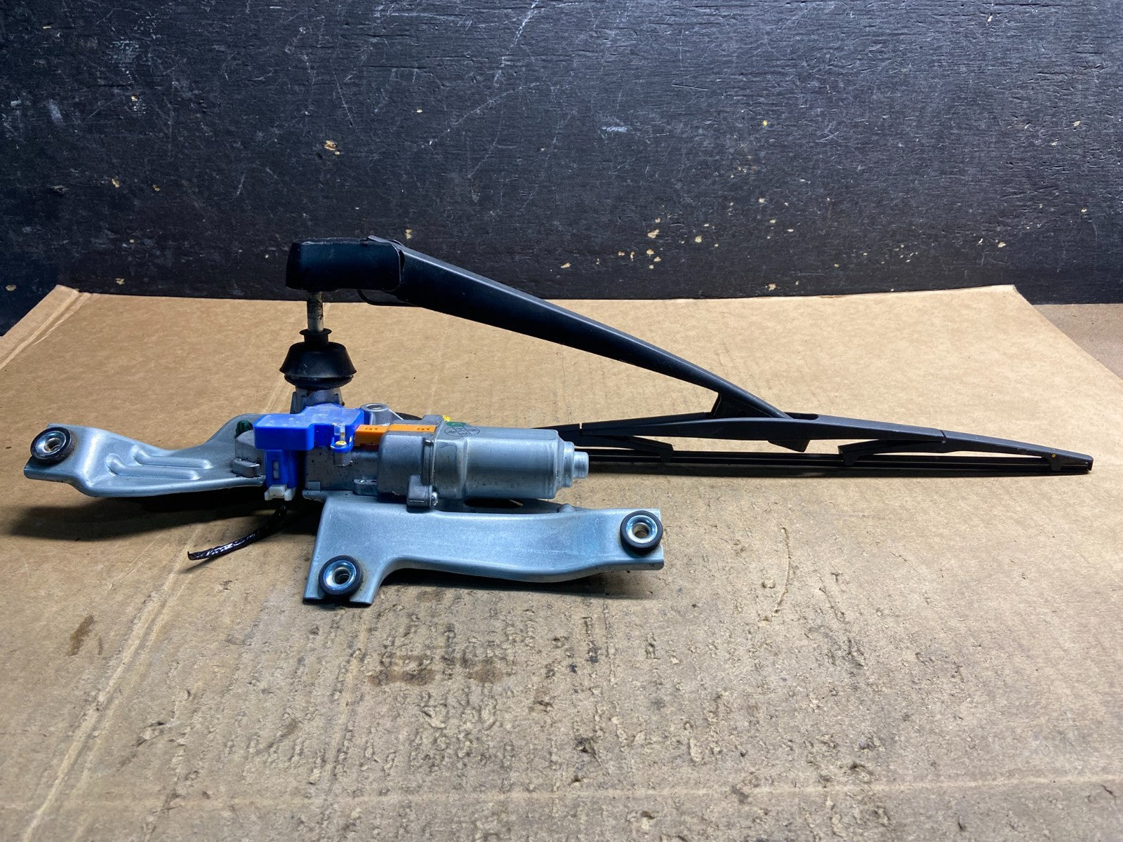 2009 to 2013 Subaru Forester Rear Windshield Washer Wiper Motor Y4168 PS1