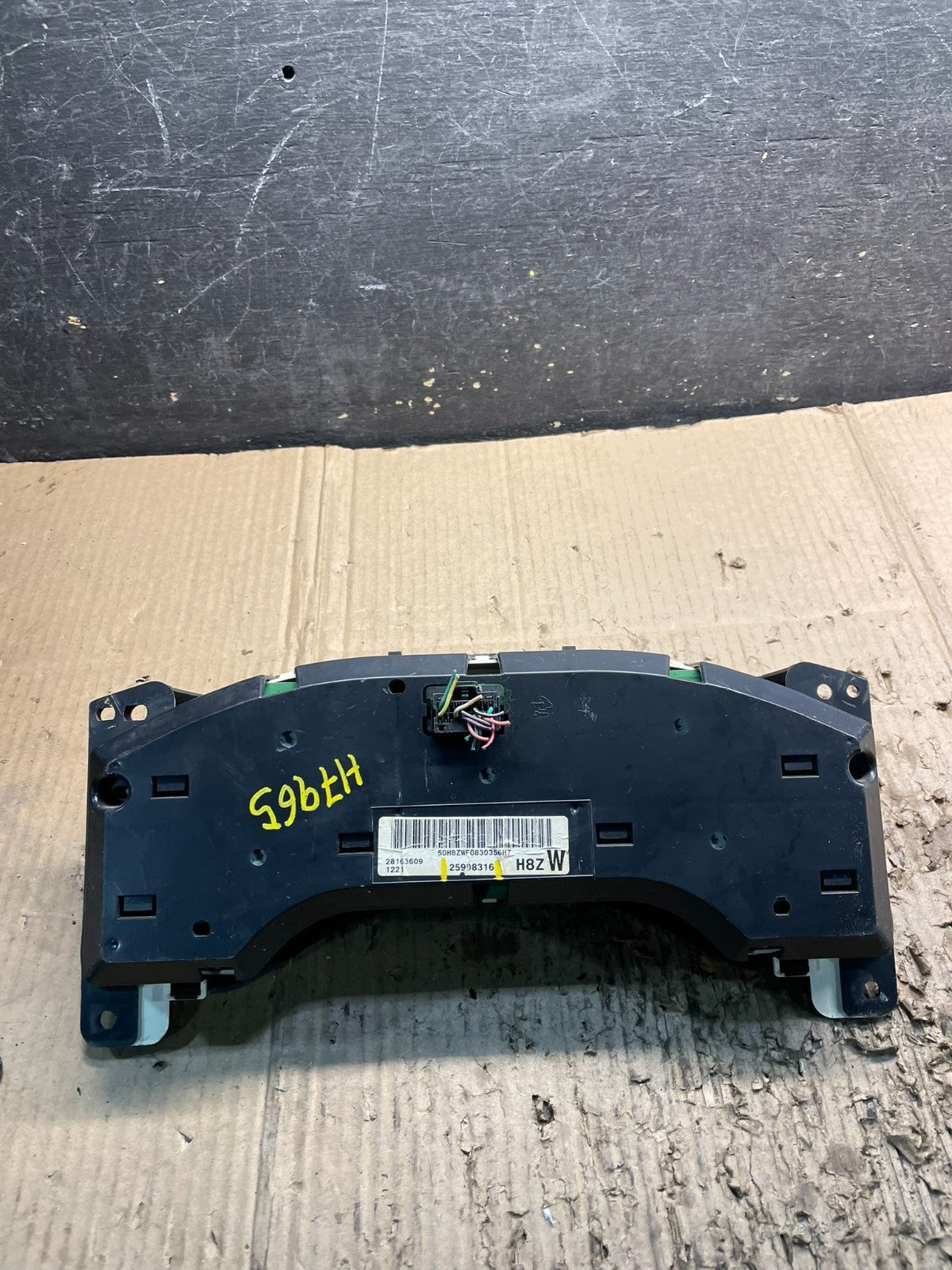 2008 to 2010 Chevrolet Express Speedometer Cluster Gauge X9844  DG9