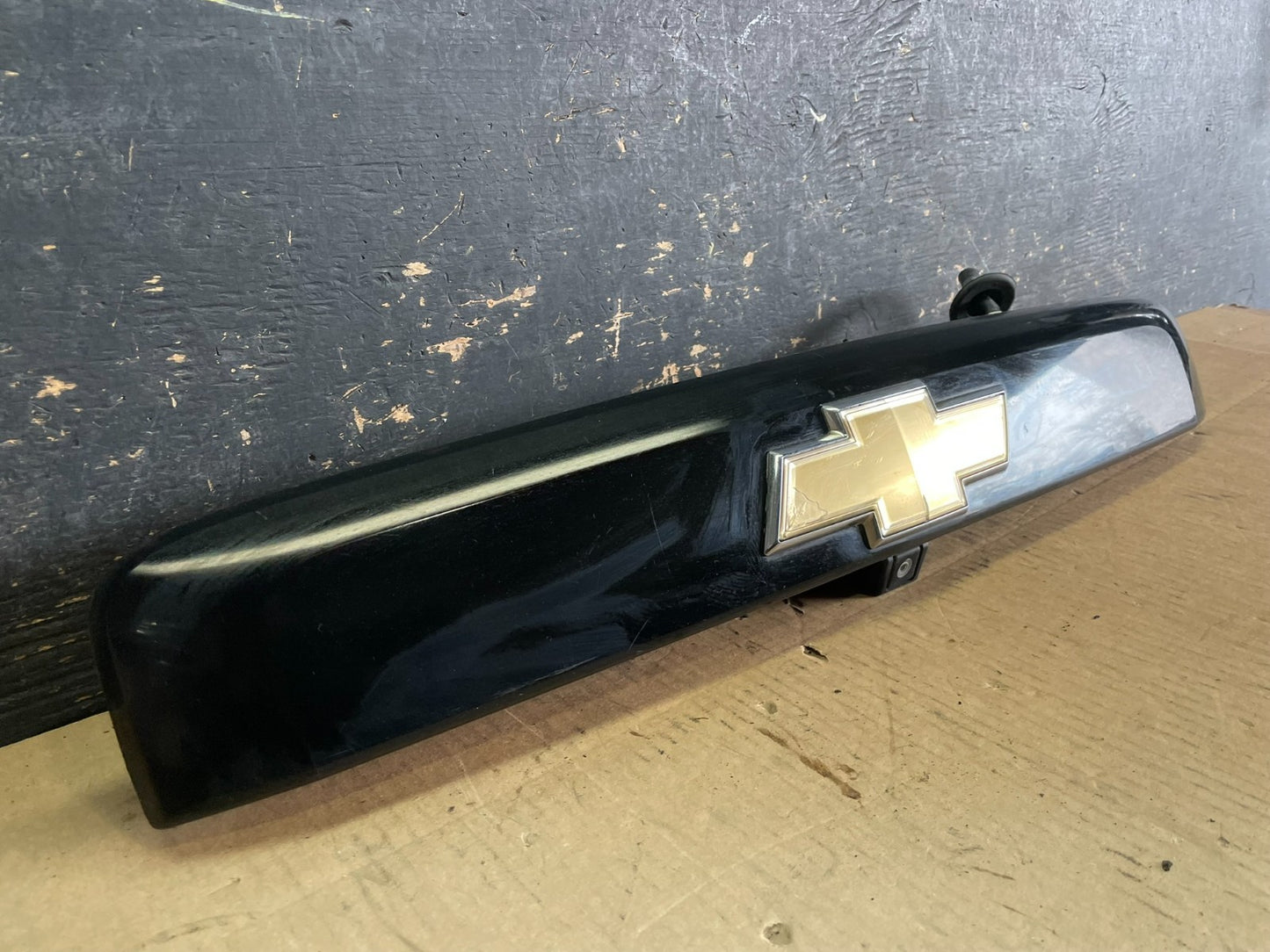 2007 to 2014 Suburban Tahoe Yukon License Plate Cover Trim W/ Camera z8250 DG1