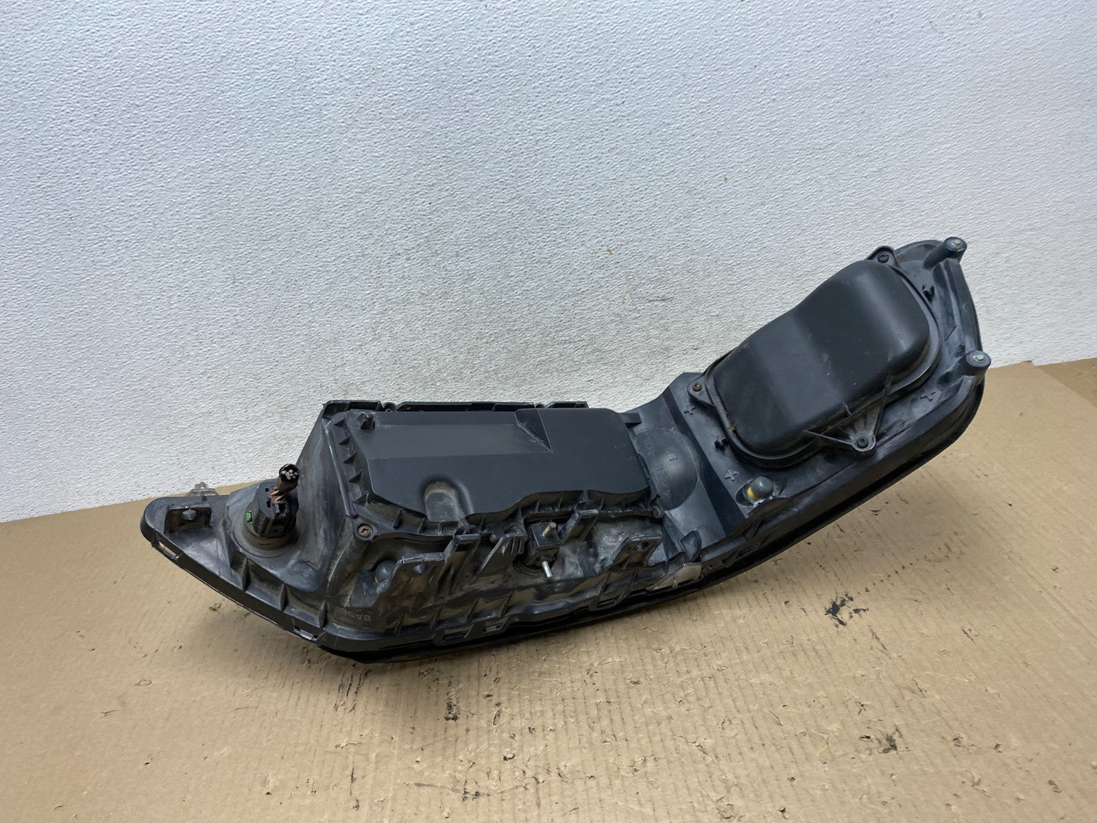 2005 to 2011 Lincoln Town Car Left Driver LH Side Headlight AF6062 DW5