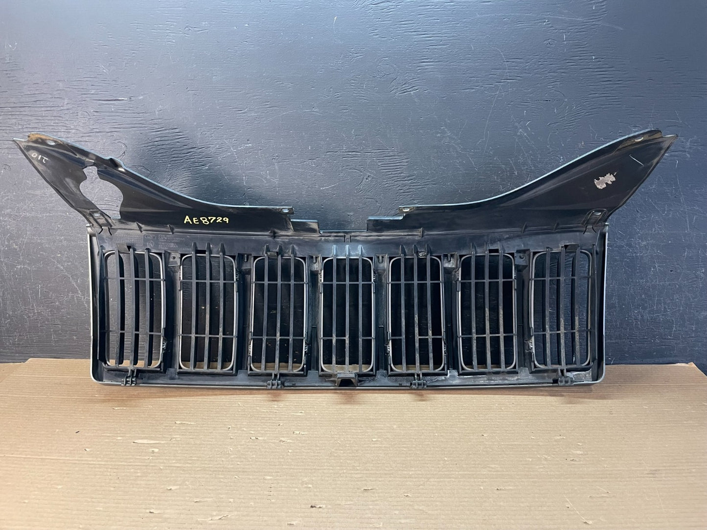 2008 2009 2010 Jeep Grand Cherokee Front Upper Grill Grille AE8729 DG3