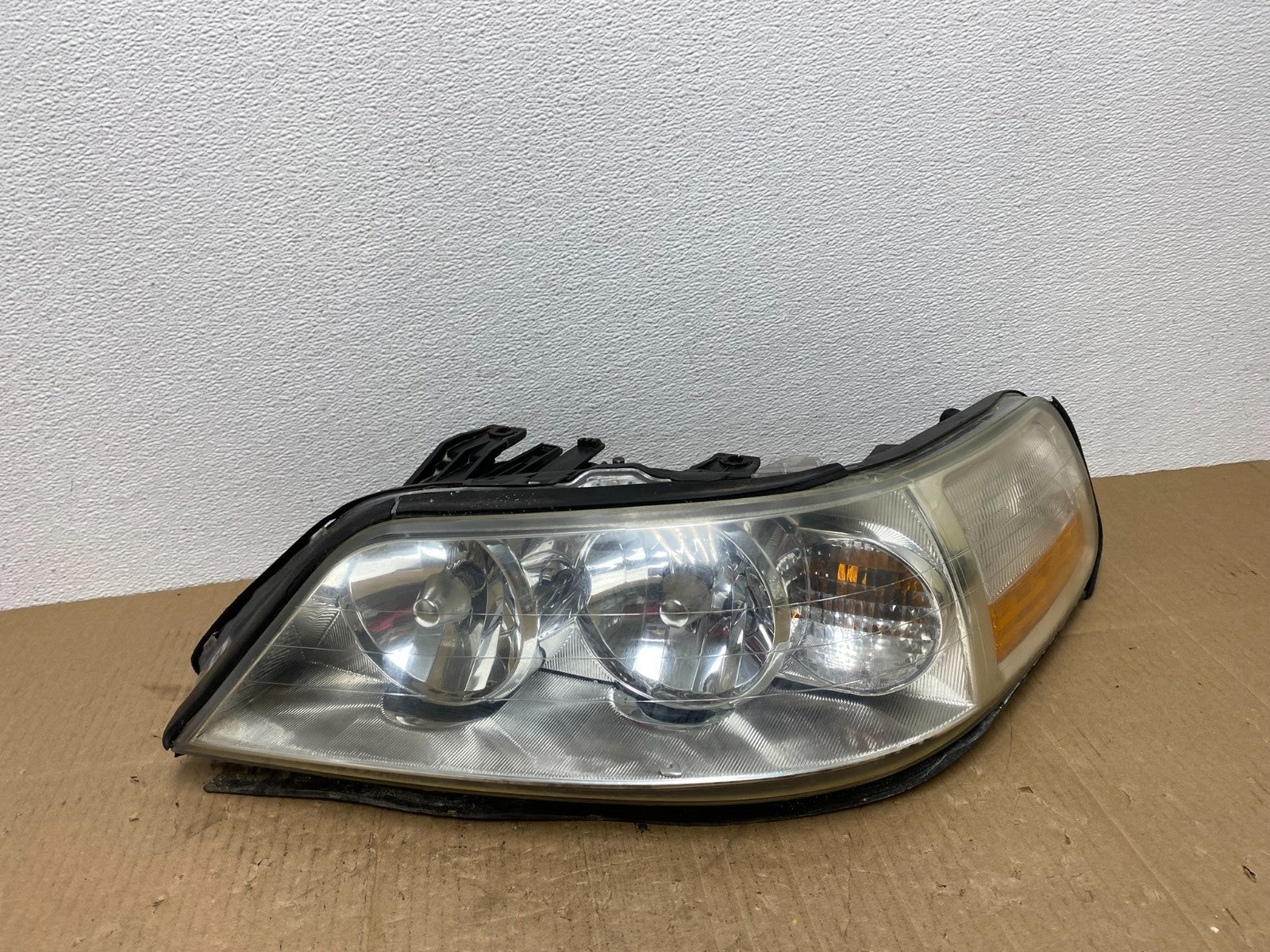 2005 to 2011 Lincoln Town Car Left Driver LH Side Headlight AB8365 DW0