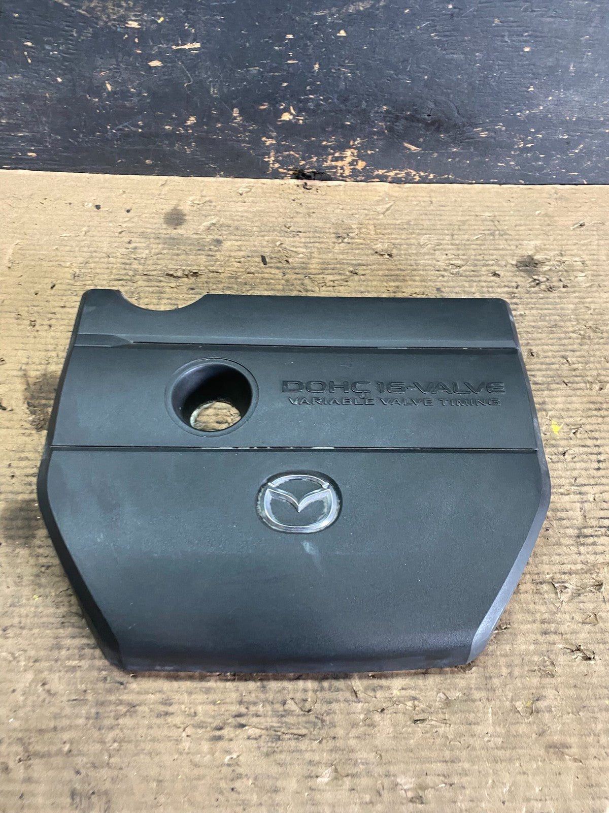 2004 to 2008 Mazda 3 DOHC 16 VALVE Engine Shield Top Cover Oem S5957 DG0