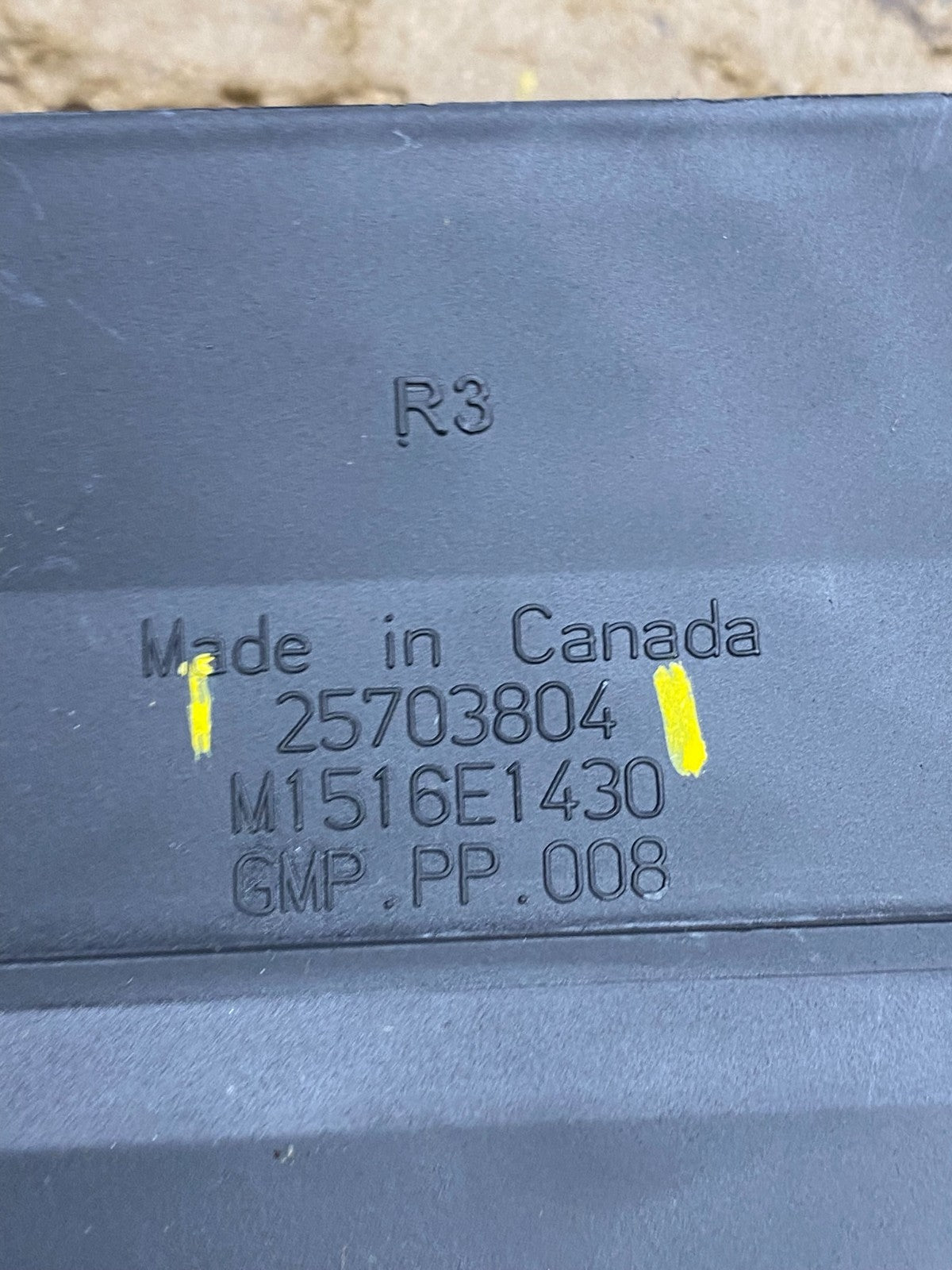 2004 to 2009 Cadillac SRX Front Center Dash A/C Air Vent X1636 DG5