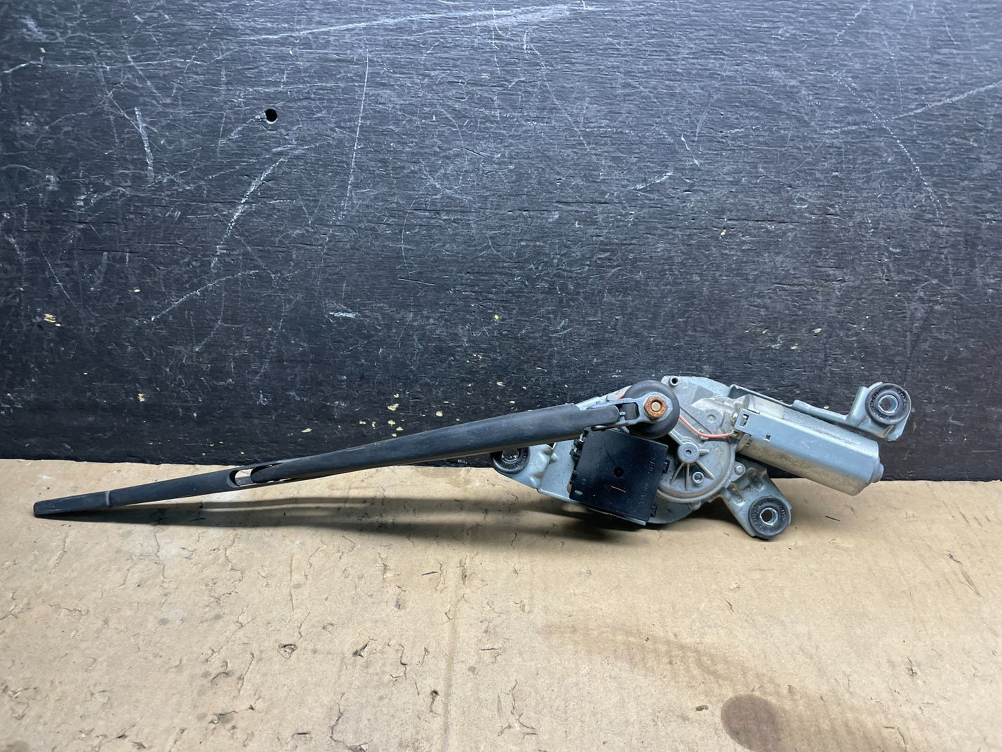 2004 to 2010 BMW X3 E83 Rear Windshield Wiper Motor OEM W7347 DG0