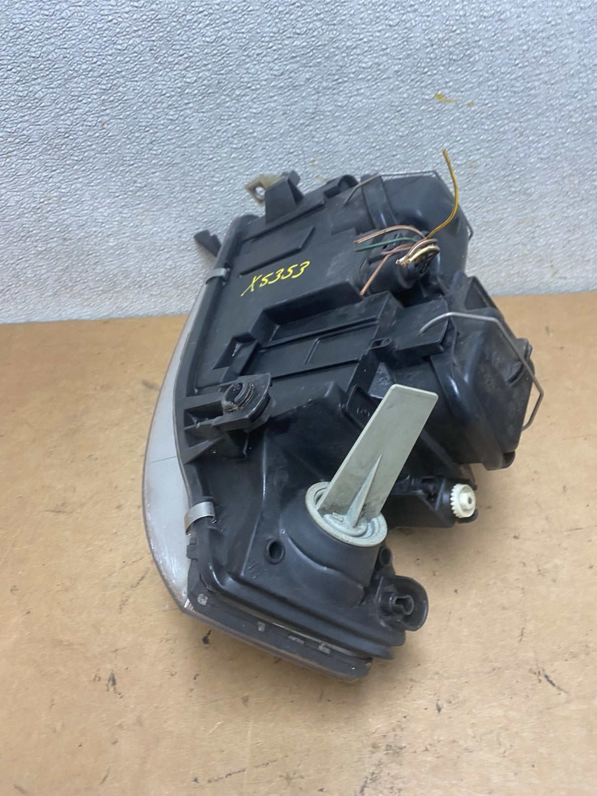 2002 to 2004 Audi A6 Right Passenger RH Side Halogen Headlight OEM X5353 DW9