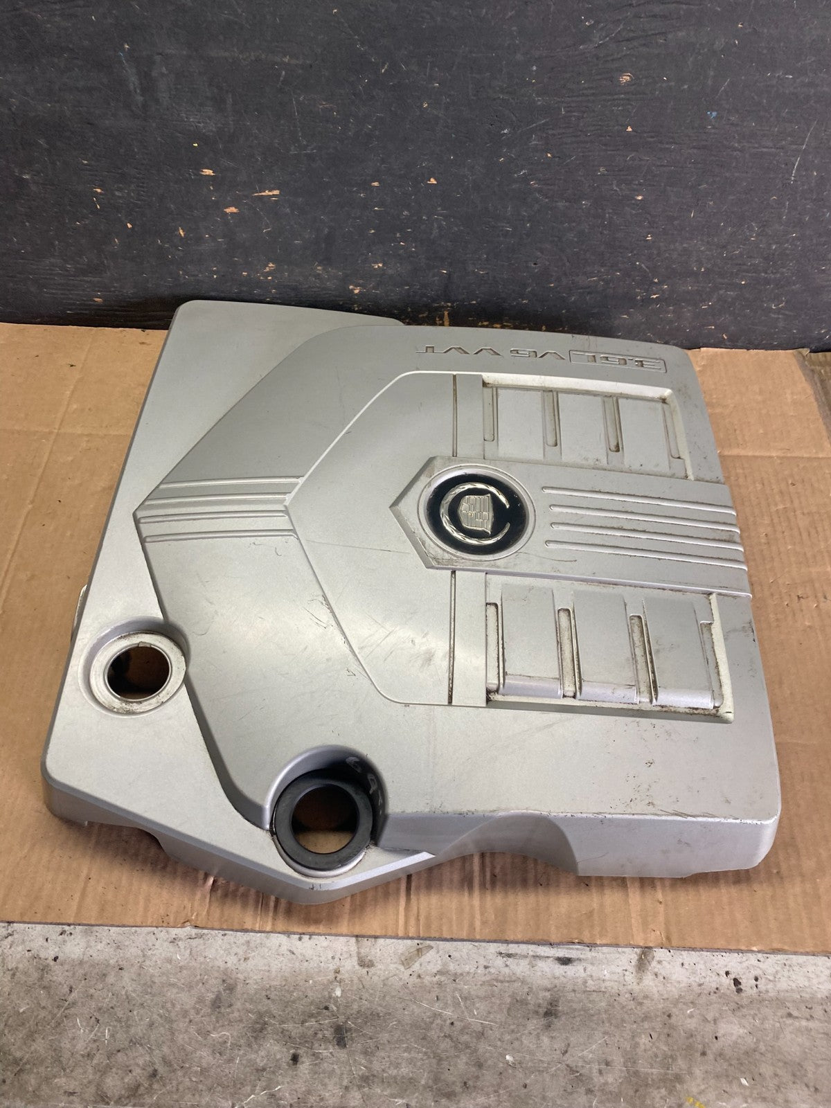 2004 to 2007  Cadillac CTS 3.6L Plastic Engine Cover Shield OEM Q0537 DG2