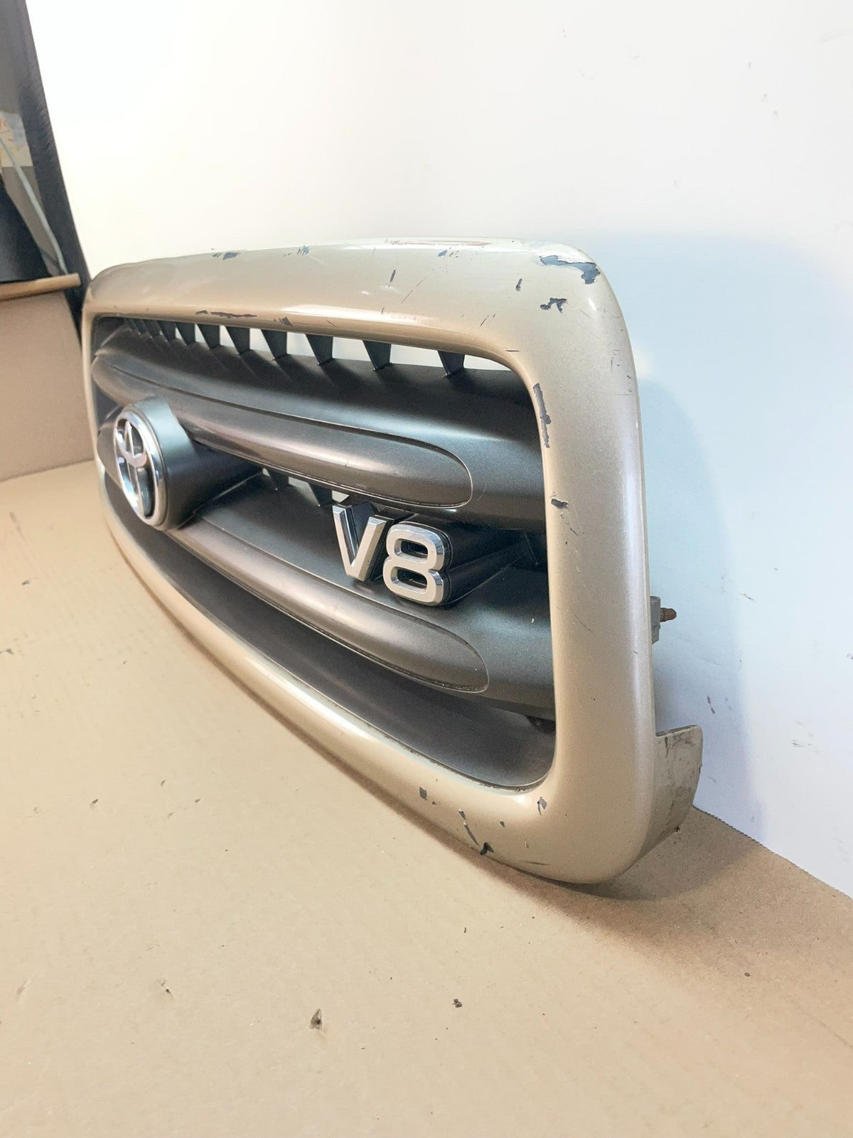 2001 to 2004 Toyota Sequoia Front Upper Grill Grille W/ Emblem af8514 DG1