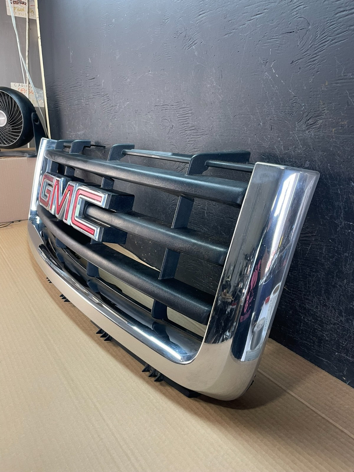 2007 to 2013 GMC Sierra 1500 Front Upper Chrome Grill Grille AE8596 DG1