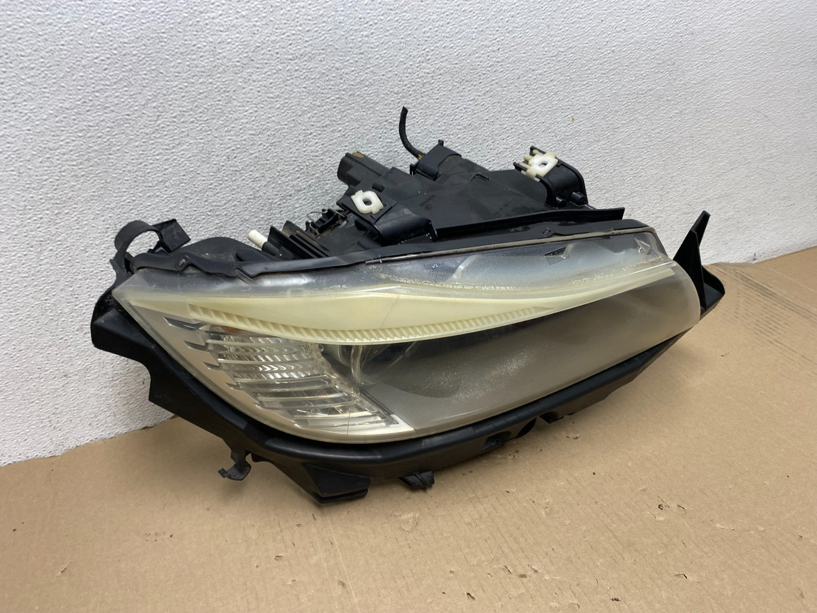 2009-2011 BMW 3 Series 328i 4/D Sedan Headlight Halogen Right Passenger AG68542
