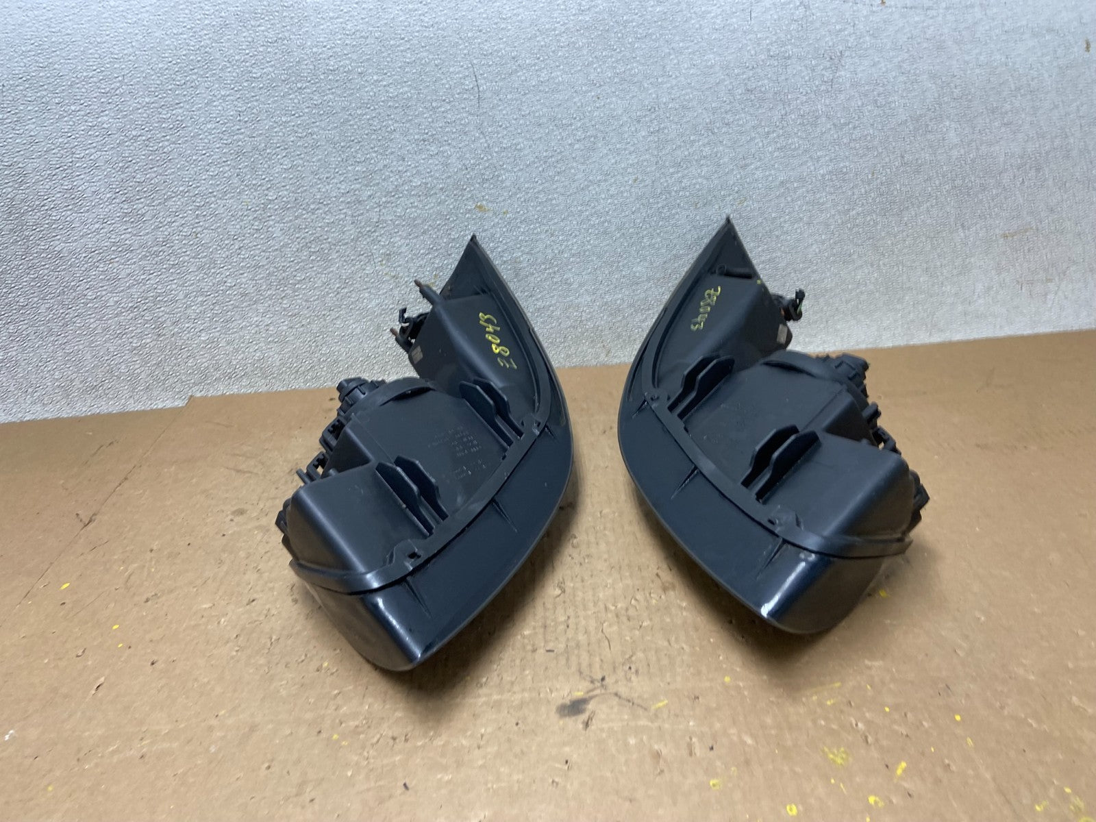 1999 to 2004 Ford Mustang Left+Right Set Side Black Headlights Z8043 DW11