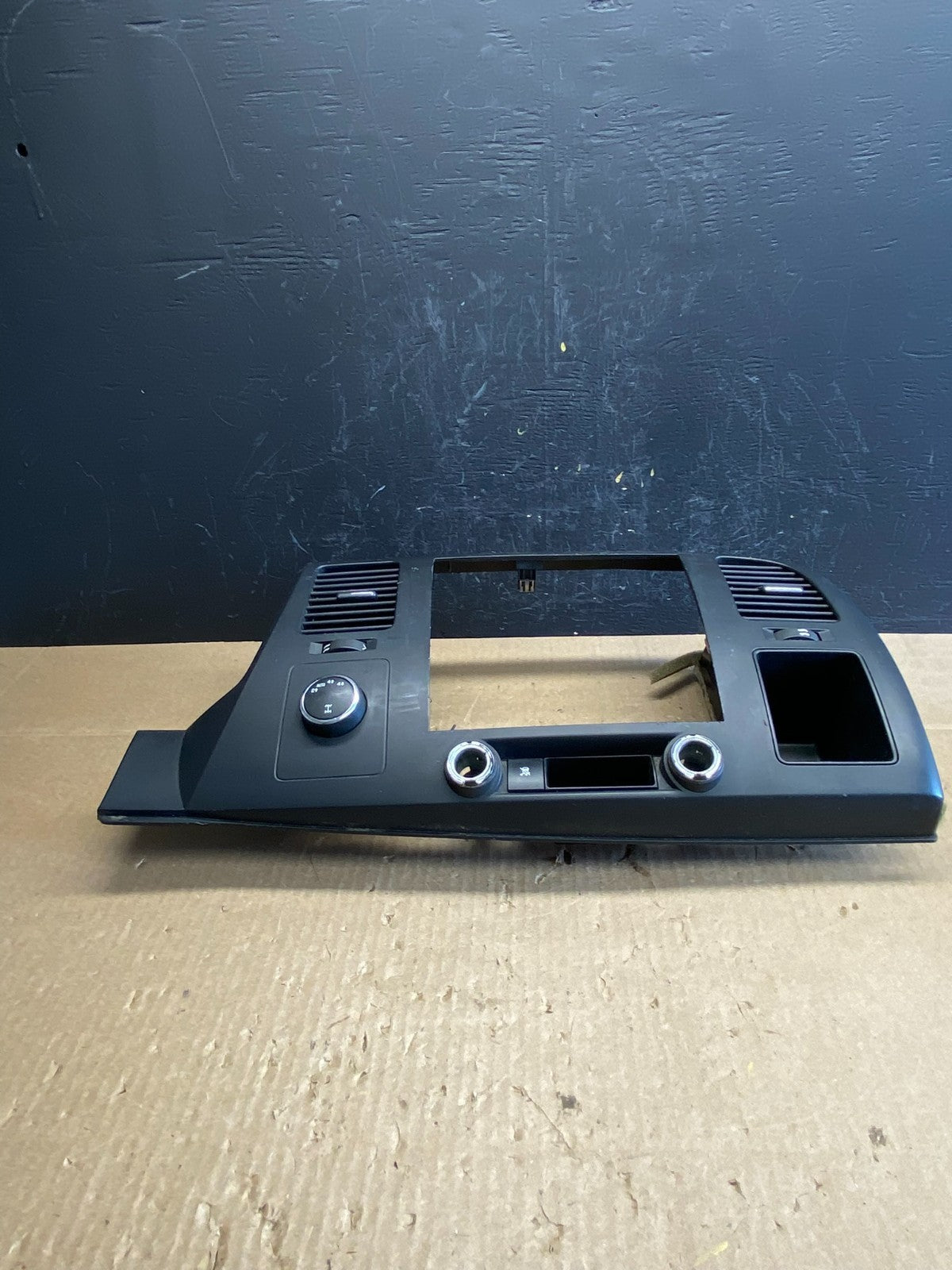 2007 to 2014 Silverado Sierra Center Console Radio Bezel Air Vents AC6439 DG4