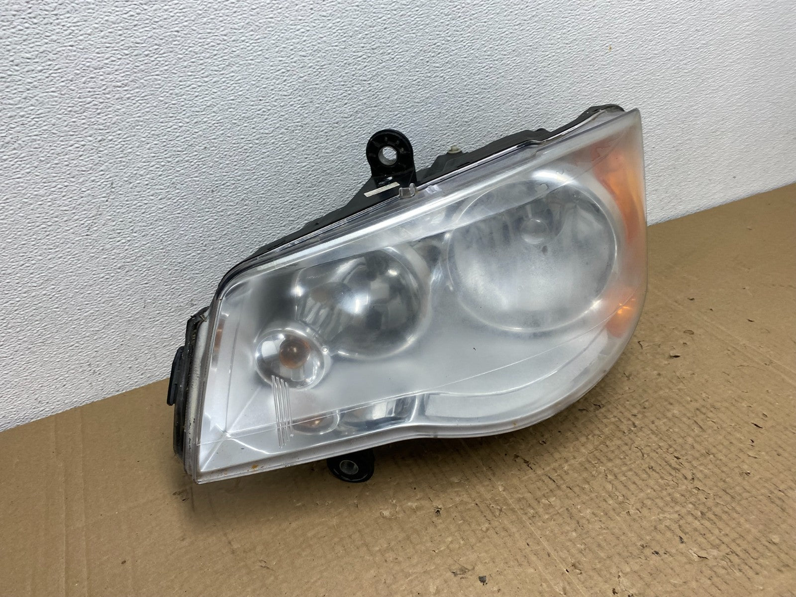 2008 to 2016 Chrysler Town and Country Left Driver Lh Side Headlight AC3903 DW2