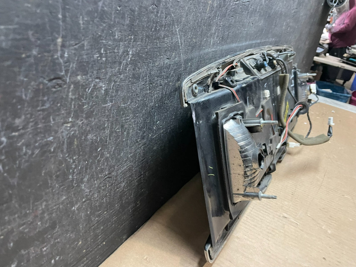 2004 to 2007 Infiniti QX56 License Plate Bracket With Camera L9220 DG10