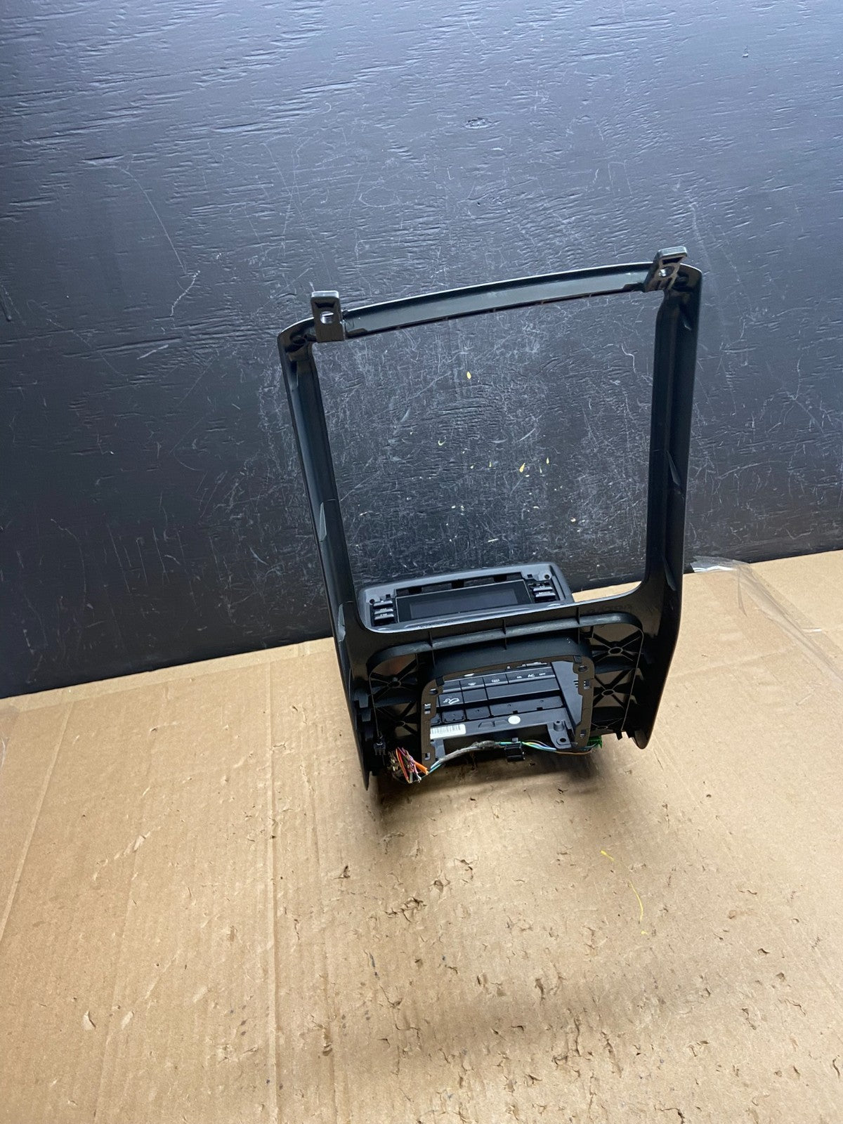 2008-2011 Volvo S80 XC70 Climate Control Radio Bezel Panel Trim AD6868 DG3