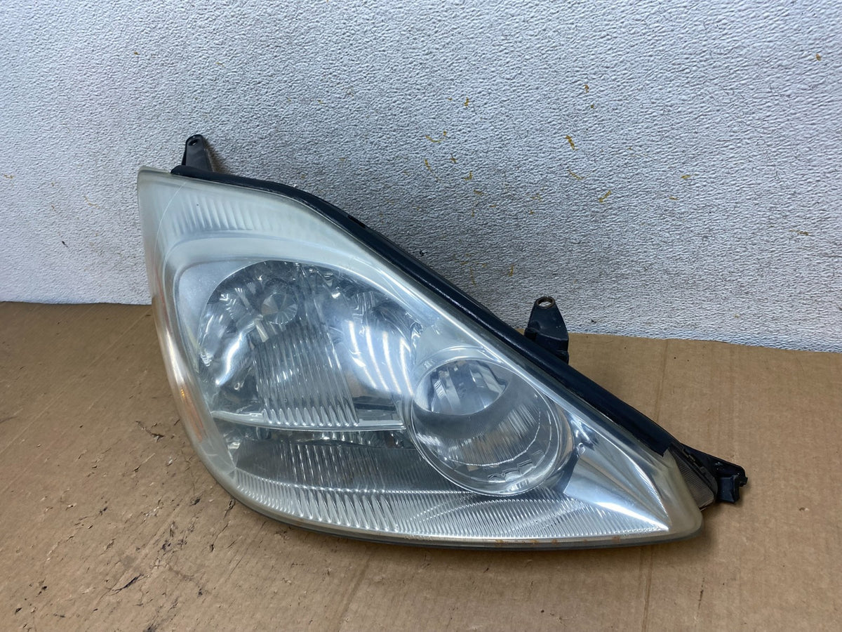 2004-2005 Toyota Sienna Right Passenger Halogen Headlight AI9011 DW1