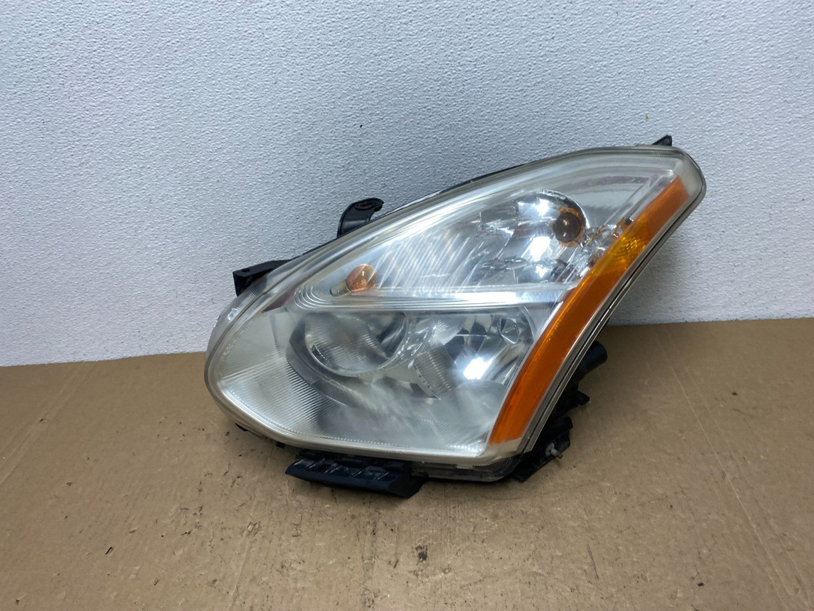 2008 to 2013 Nissan Rogue HID Xenon Headlight Left Driver Lh Side AC6049 DW0