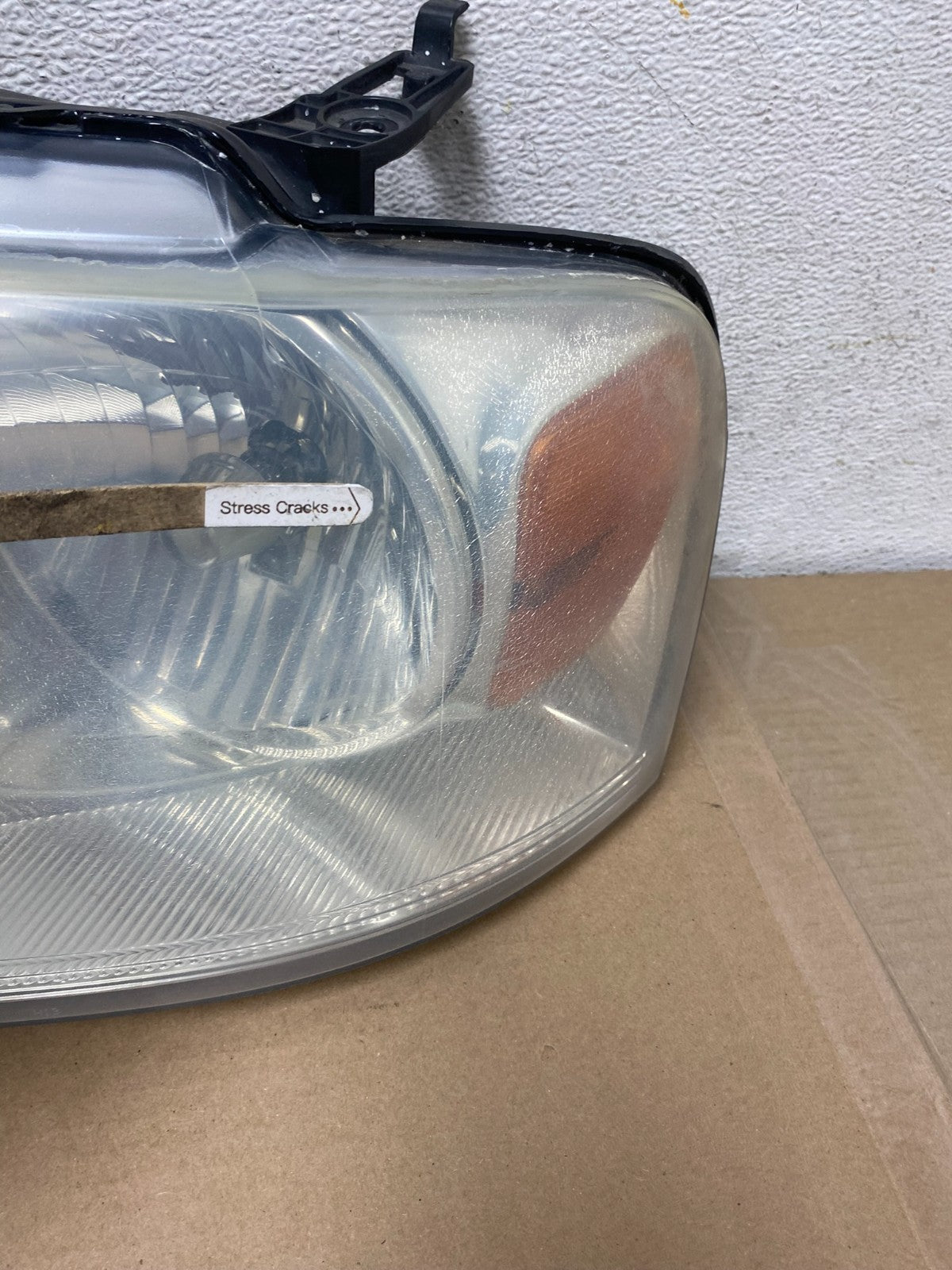 2004 to 2008 Ford F-150 F150 Left+Right Halogen Headlights AH9324 DW6