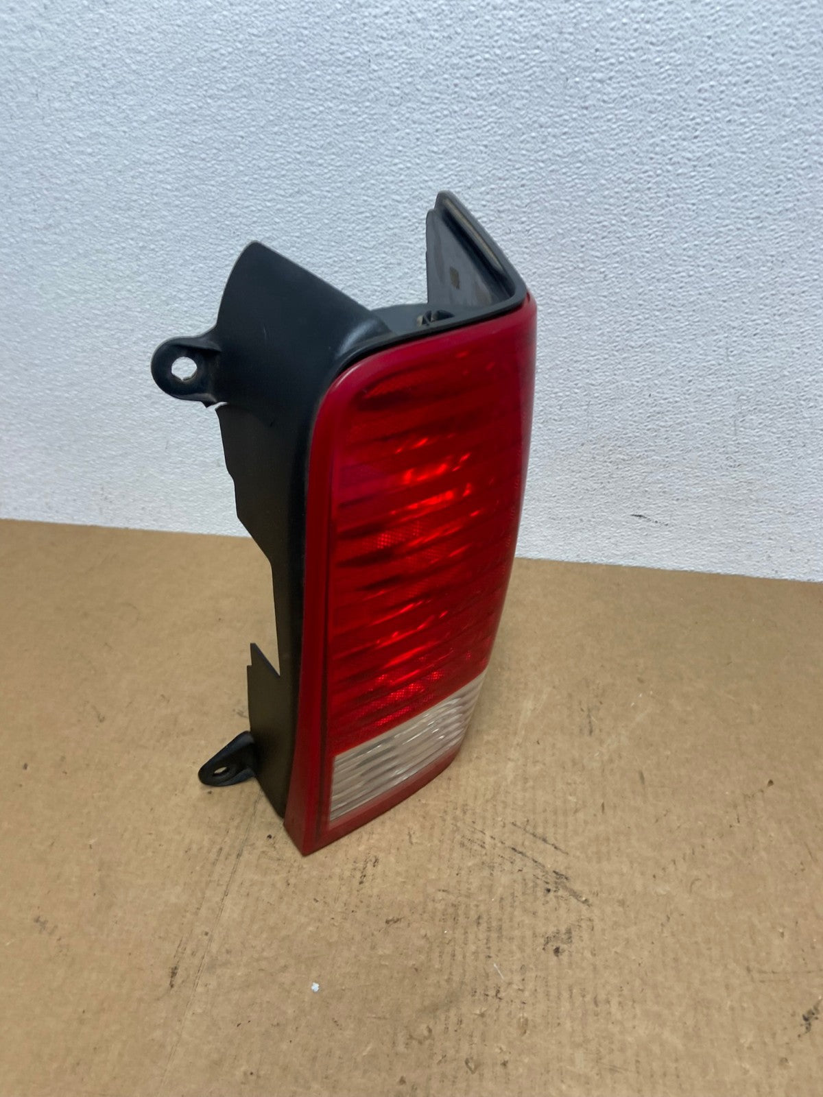 2007 2008 2009 Chrysler Aspen Tail light Right Passenger RH Side AC1815 LK2