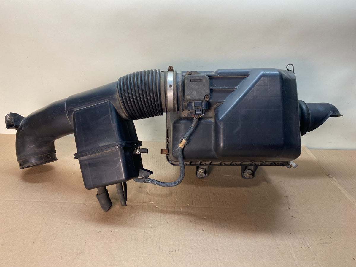 2001-2004 Toyota Sequoia Tundra 4.7L V8 Air Cleaner Intake Filter Box AJ0978 DW0