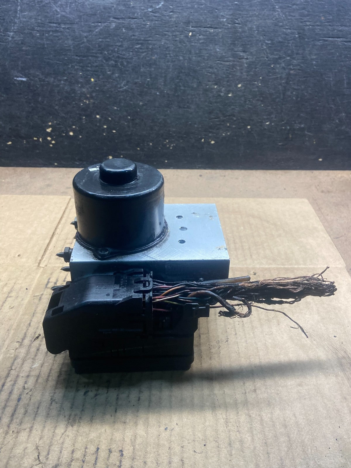 06-12 Mercedes R350,GL450,ML500 A2515452532 ABS AntiLock Brake Pump OEM Y4360 DG3