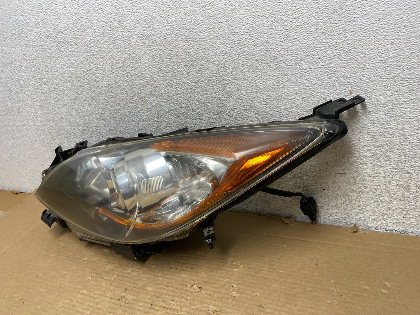 2010 - 2013 Mazda 3 Left Driver LH Halogen Headlight AG9277 DW2