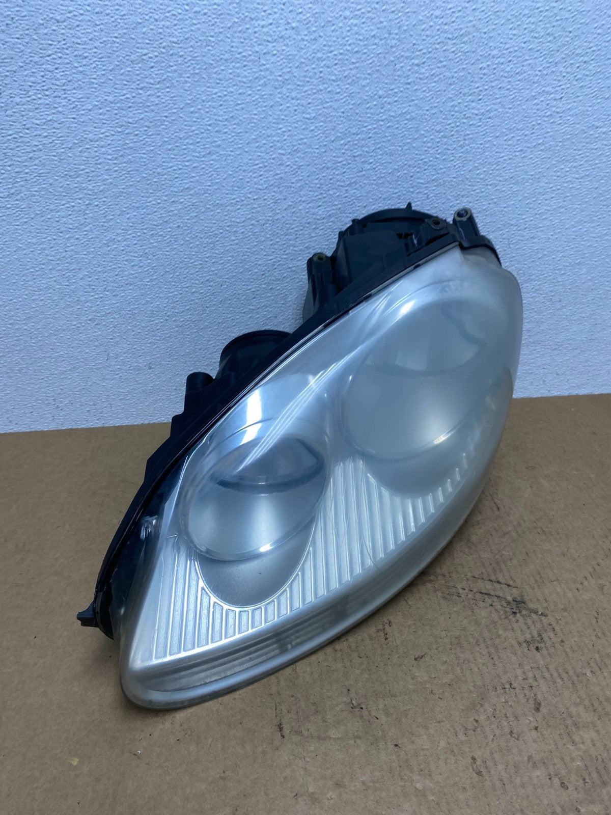 2005 to 2010 Volkswagen Jetta Left Driver LH Side Headlight Halogen AC2994 DW2