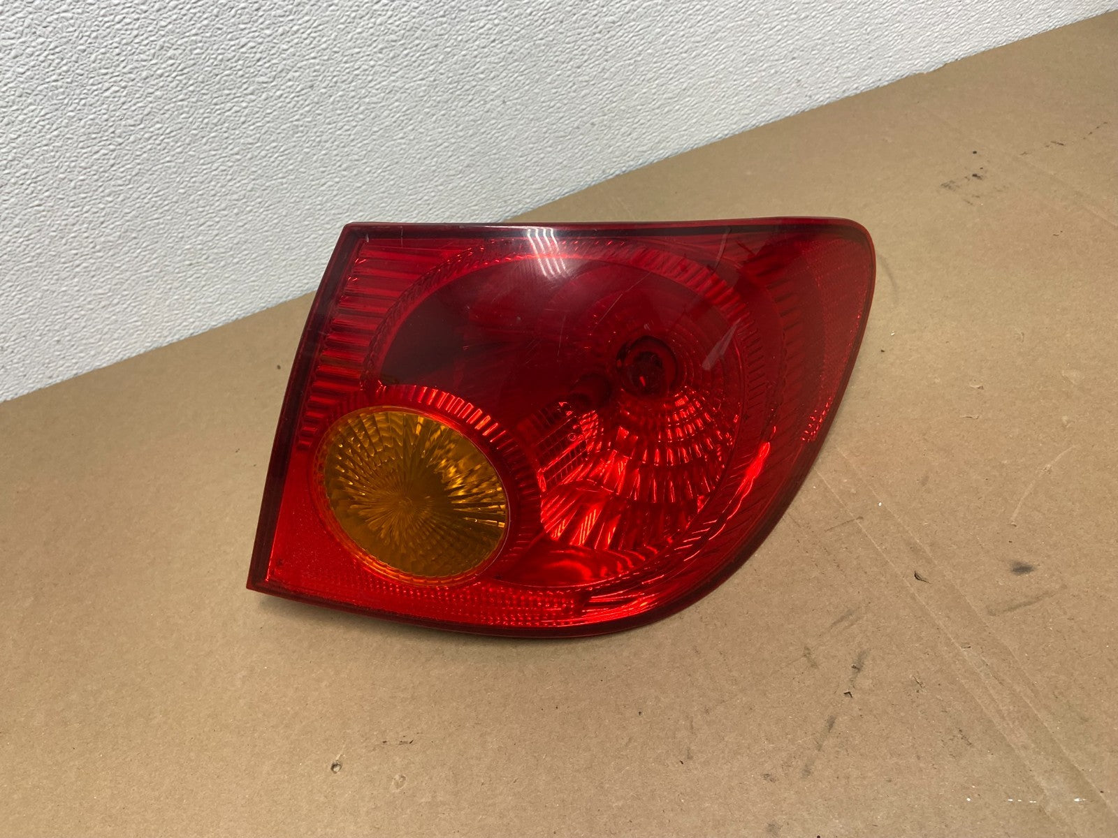 2003 to 2005 Toyota Corolla Right Passenger RH Side Tail Light Oem AB6323 DW0