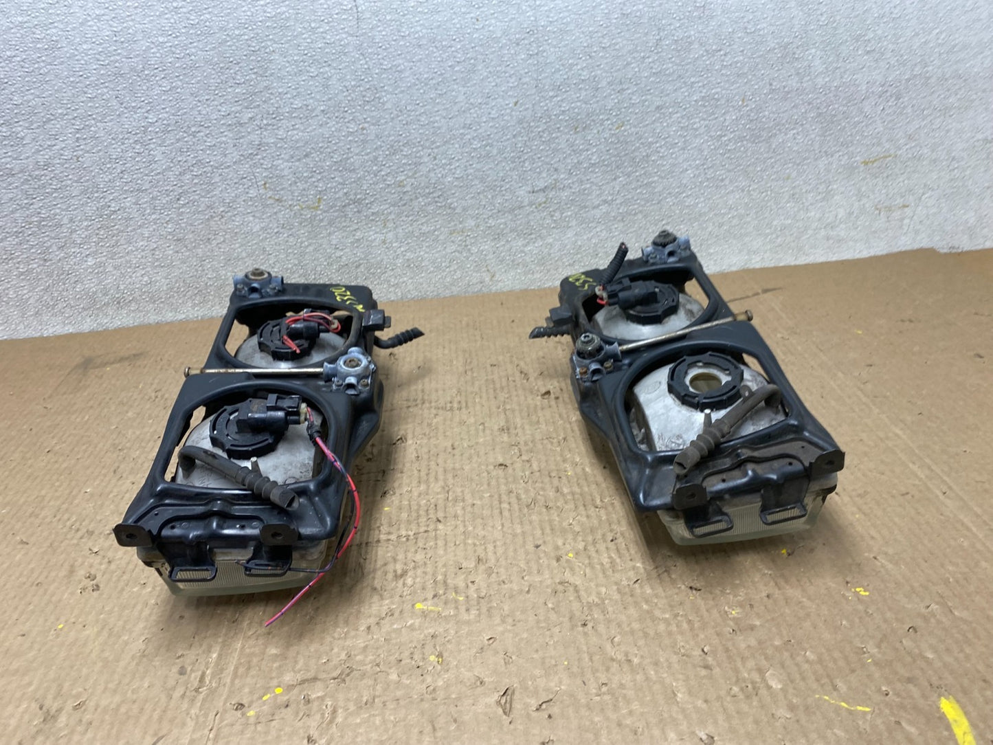 1989 to 1992 Mitsubishi Galant Left+Right Set Side Headlights W5320 PS10