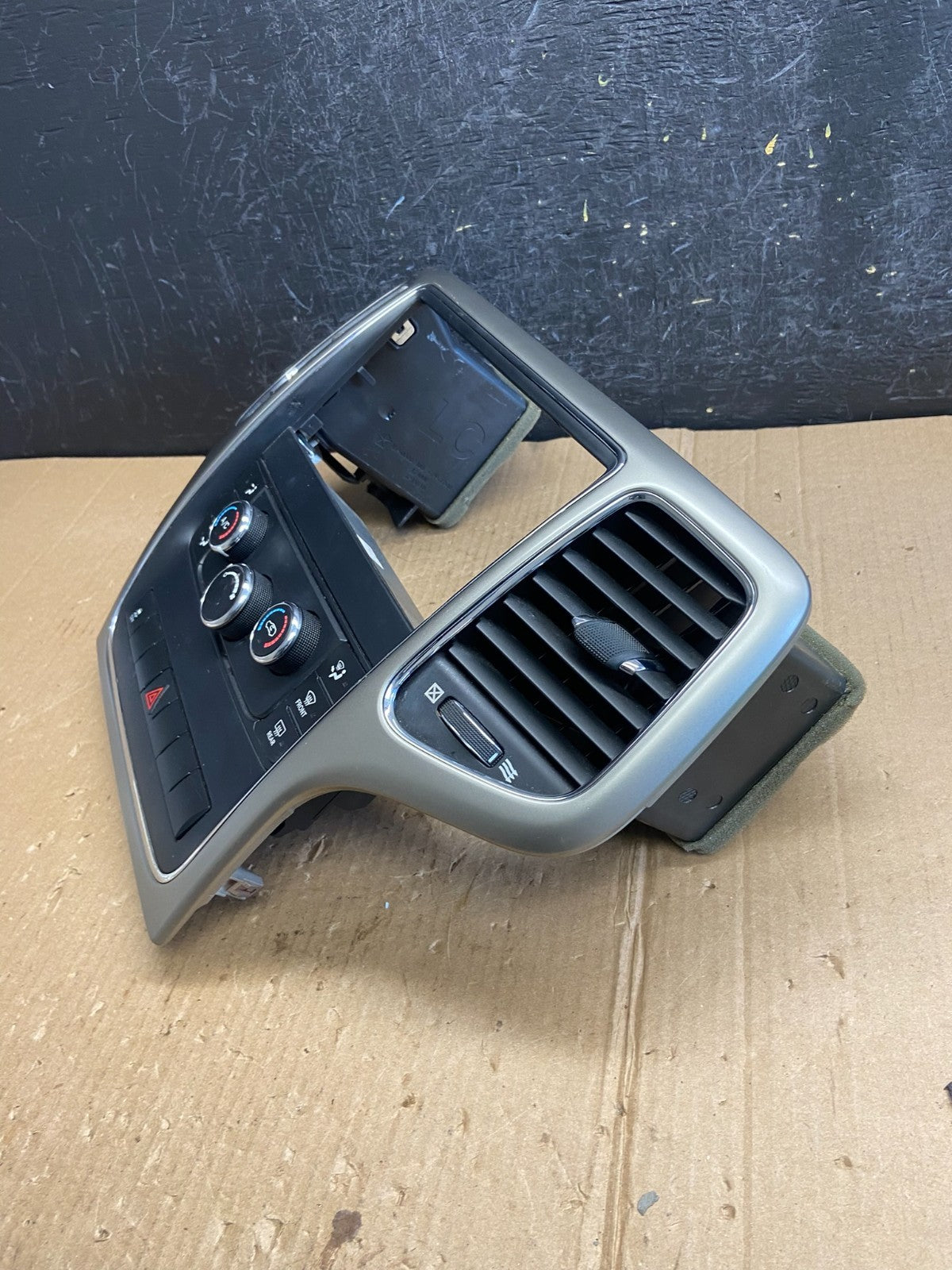 2011-2013 Jeep Grand Cherokee Center Radio Climate Control Bezel Vent AE3919 DG2