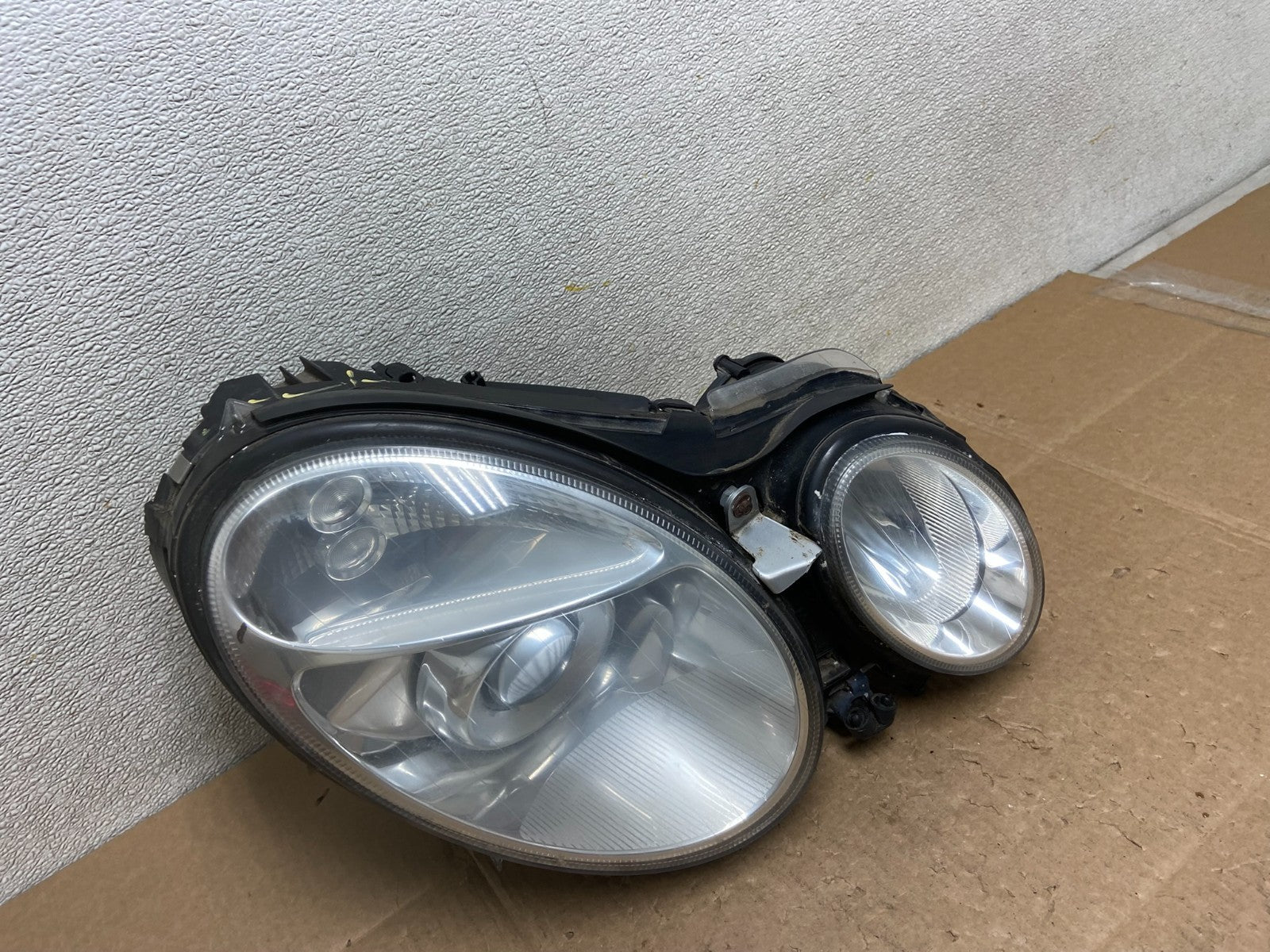 2003-2006 Mercedes E E320 E350 Class Right Passenger Xenon Headlight Y8747 DW2