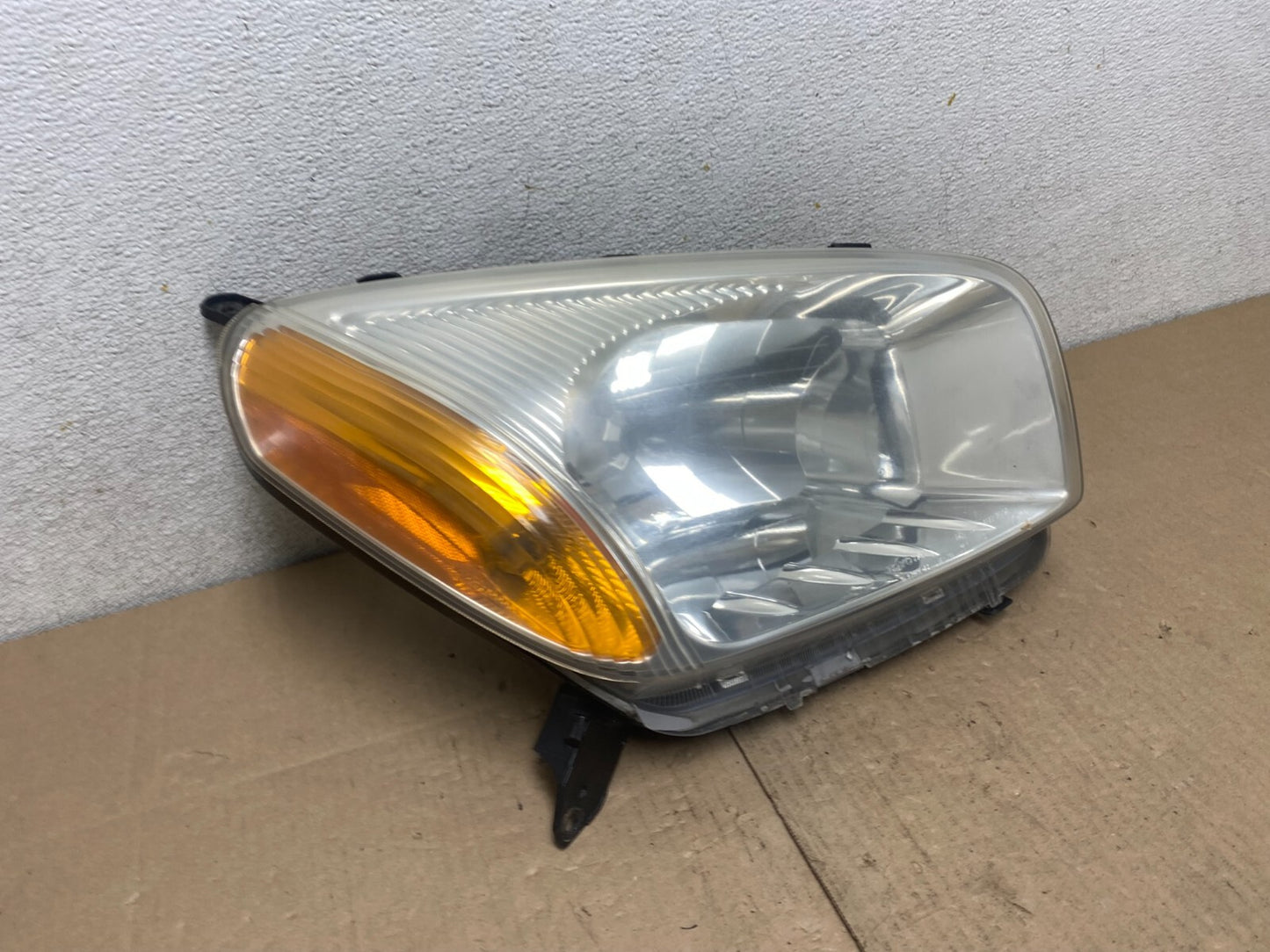 2001 to 2003 Toyota Rav4 Right Passenger RH Side Headlight Halogen M5653 DW2