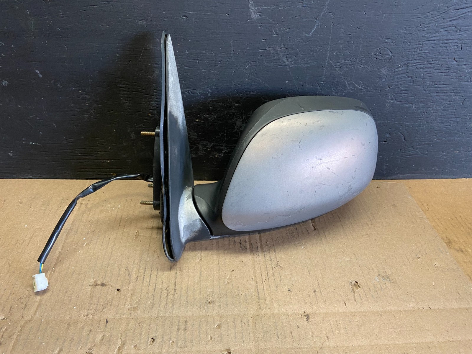 2001 to 2006 Toyota Sequoia Left Driver View Door Mirror OEM AB7751 MS0