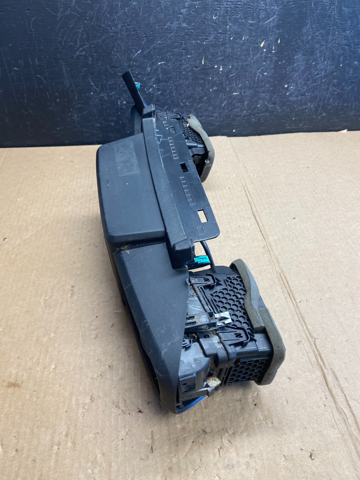 2020 to 2023 Ford Explorer Console Radio Display Screen Air Vent ae4444 DG2