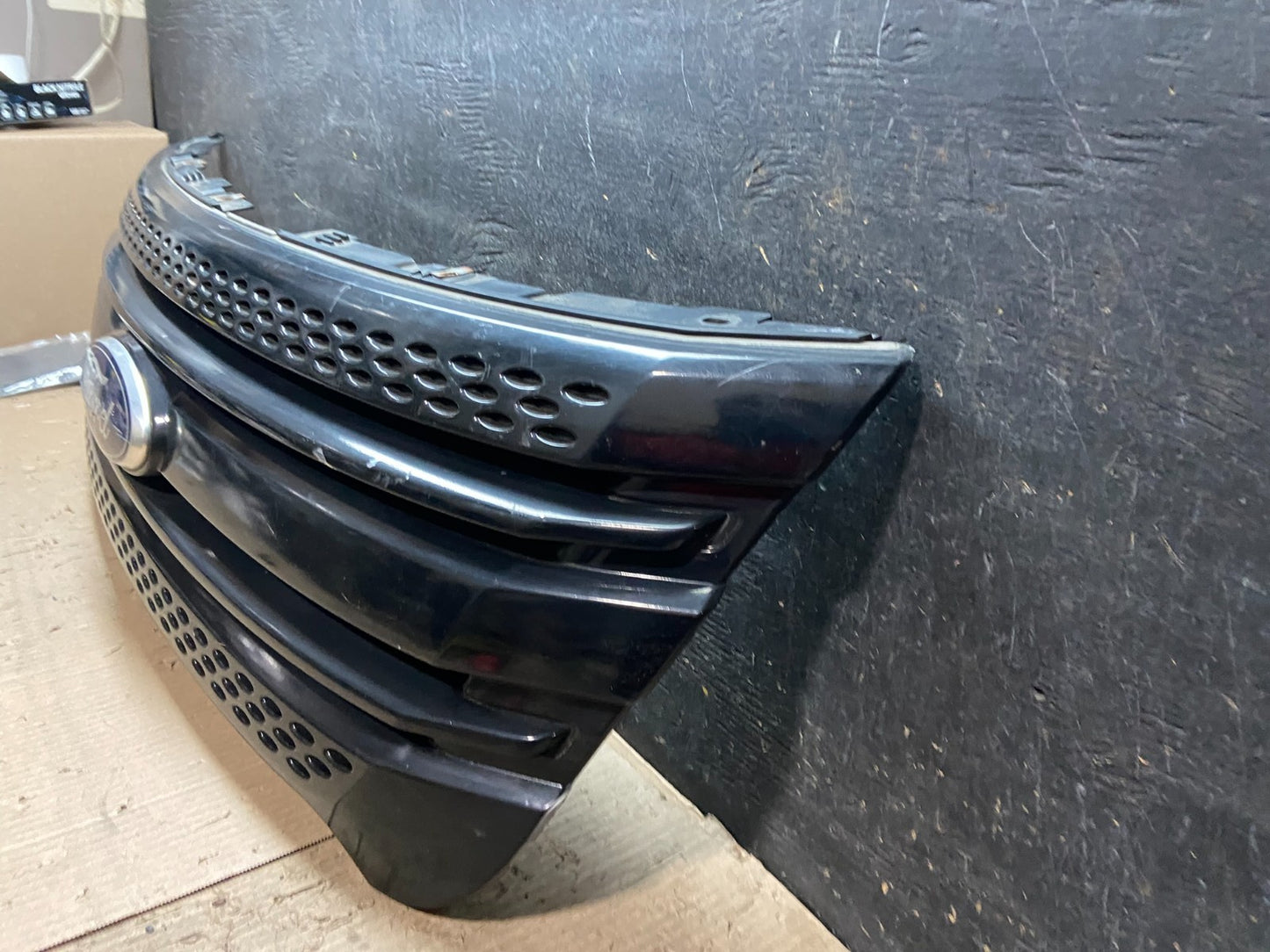 2011 to 2015 Ford Explorer Upper Front Grill Grille Oem W5732 DG1