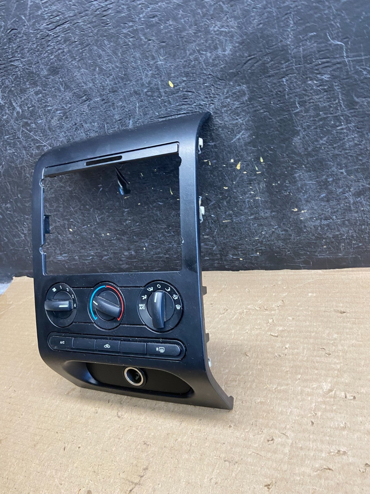 2004 to 2008 Ford F150 Radio Climate Dash Bezel Surround Black AH5264 DG2