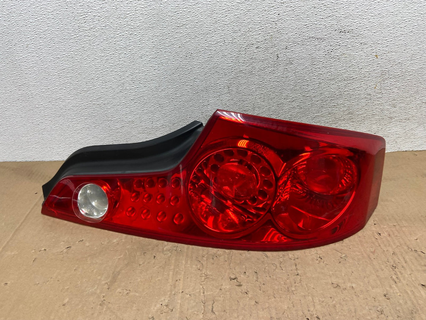 2003 - 2005 Infiniti G35 Coupe Right Passenger Rh Outer Tail Light AE9385 LK0