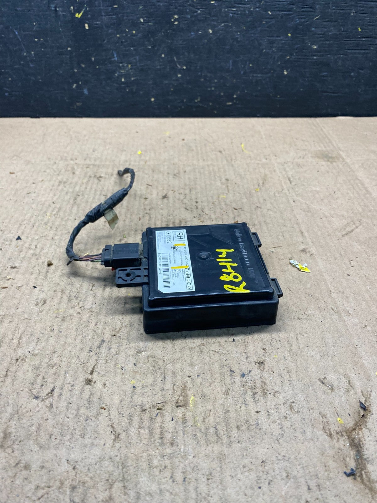 2013 to 2018 Ford Lincoln Rear Radar Blind Spot Module OEM R8414 DG2