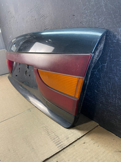 2000-2002 Saturn SL2 Sedan Center Tail Light Lid Trunk Rear Panel AD0101 DG1