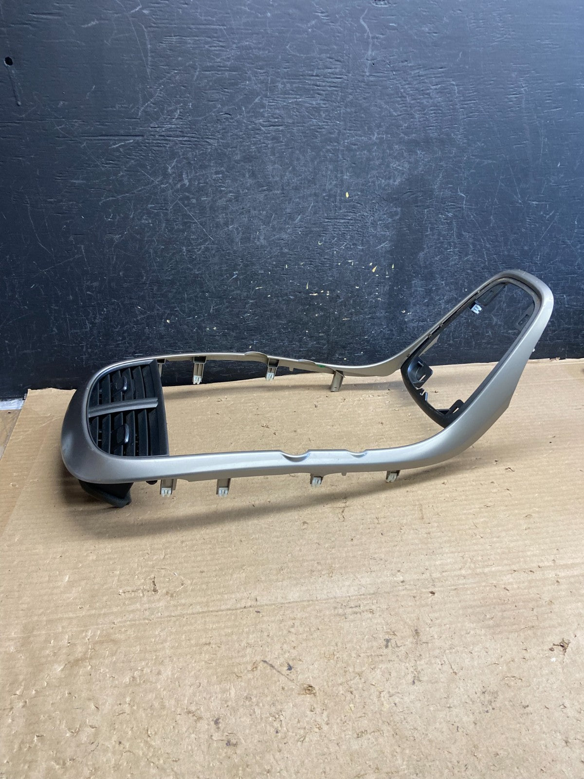 2013 to 2016 Chevrolet Malibu Dashboard Center Air Vent ah3990 DG2