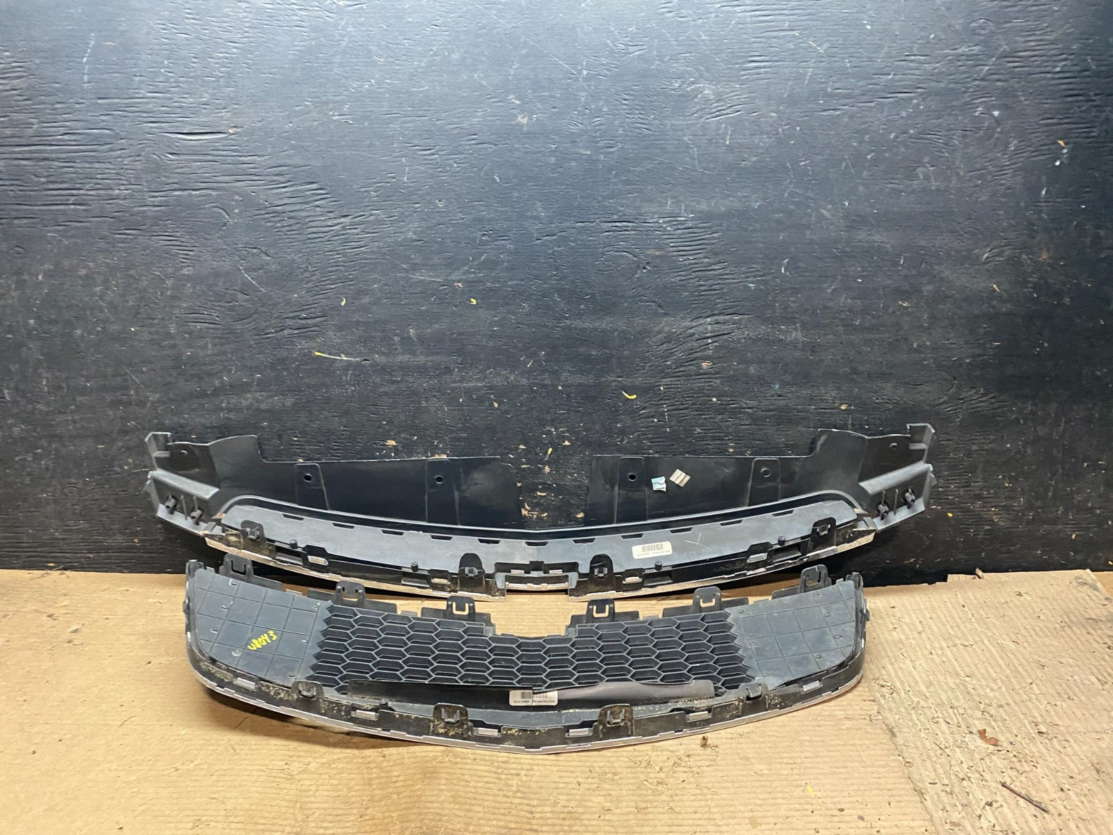 2011 to 2014 Chevrolet Cruze Upper Lower Set Grill Grille V9300 DG3