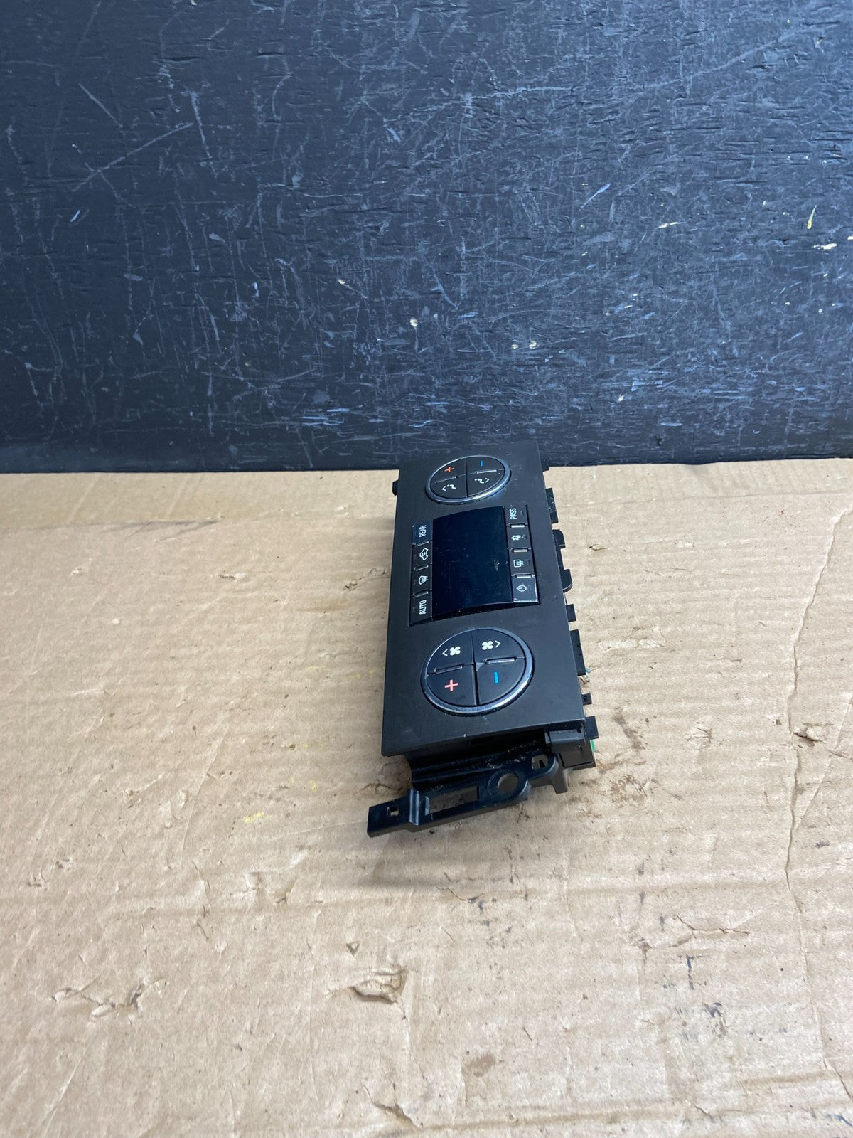 2012-2014 GMC Yukon Tahoe Automatic Climate Temperature Temp Control AF2199 DG1